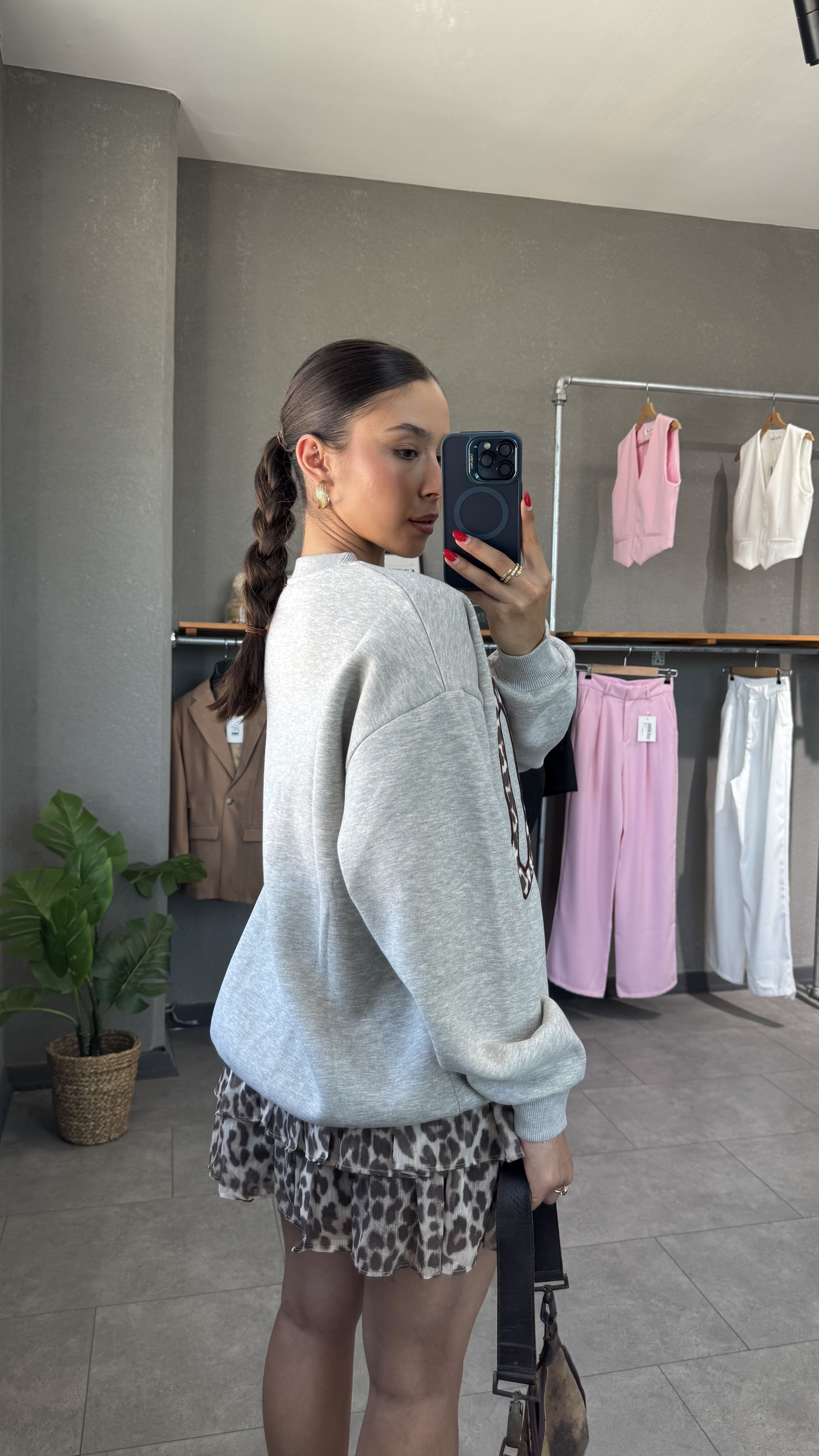 Nakış Detaylı Şardonlu Oversize Sweat