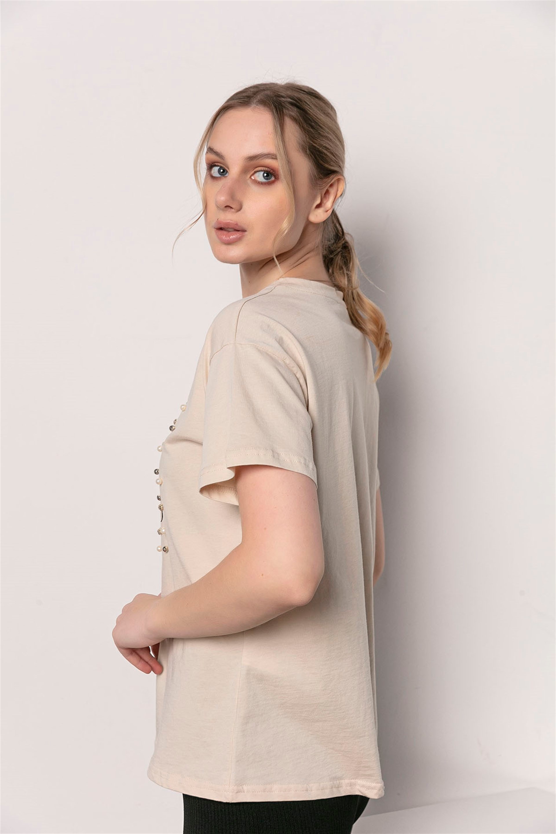 Önü Baskılı Taşlı Bej T-shirt