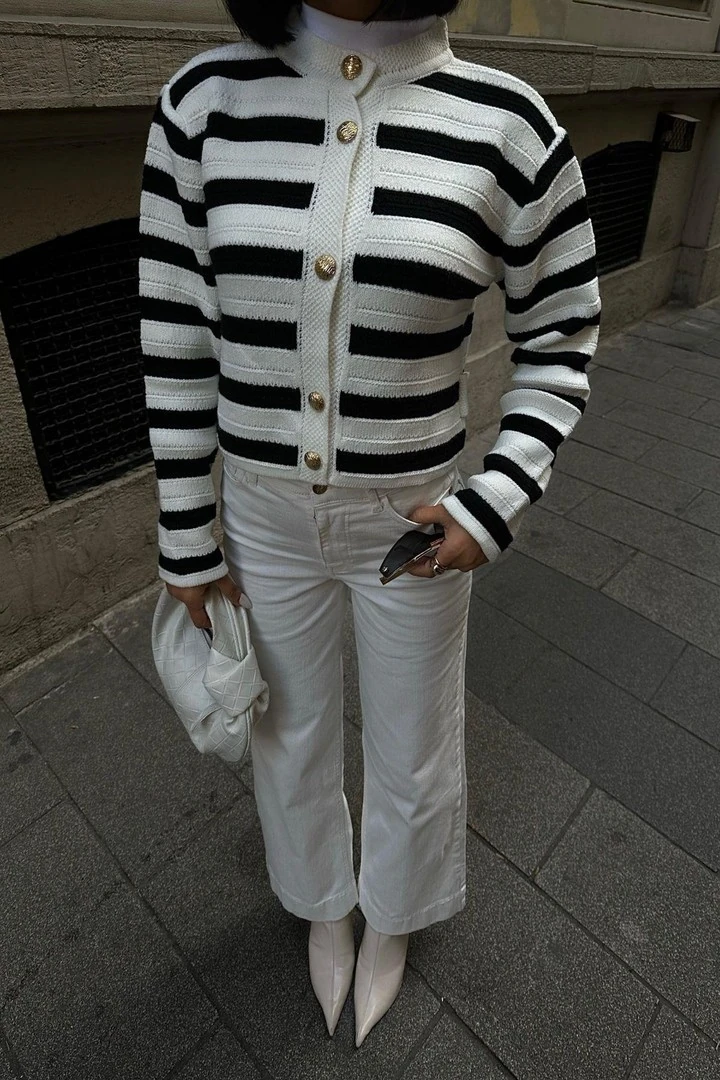 Çizgili Gold Düğme Detaylı Kadın Beyaz Hırka