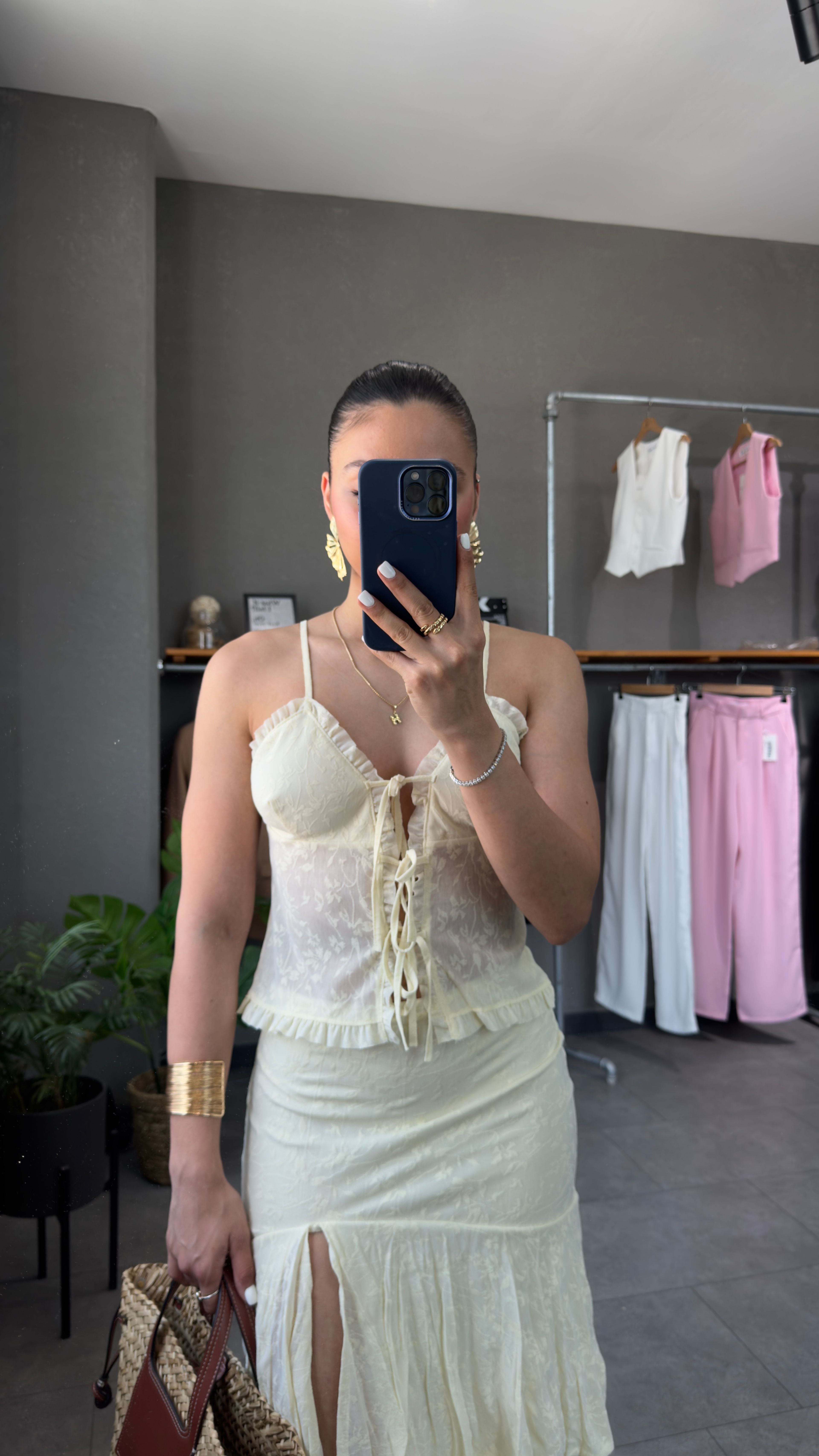 Fiyonk Detaylı Dantel Askılı Bluz - Sarı