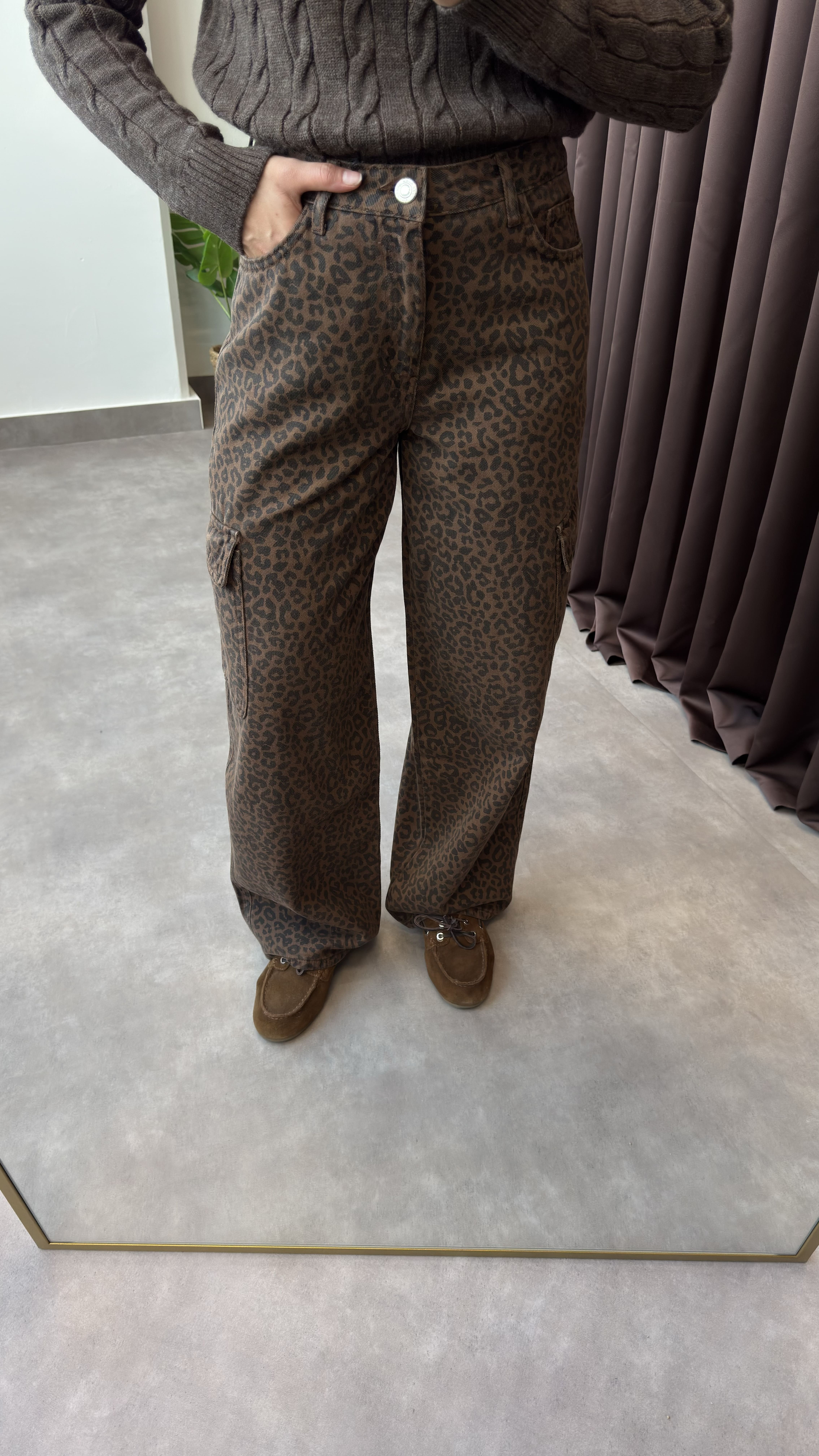 Yüksek Bel Leopar Desenli Bol Kesim Kahve Kargo Cepli Jean