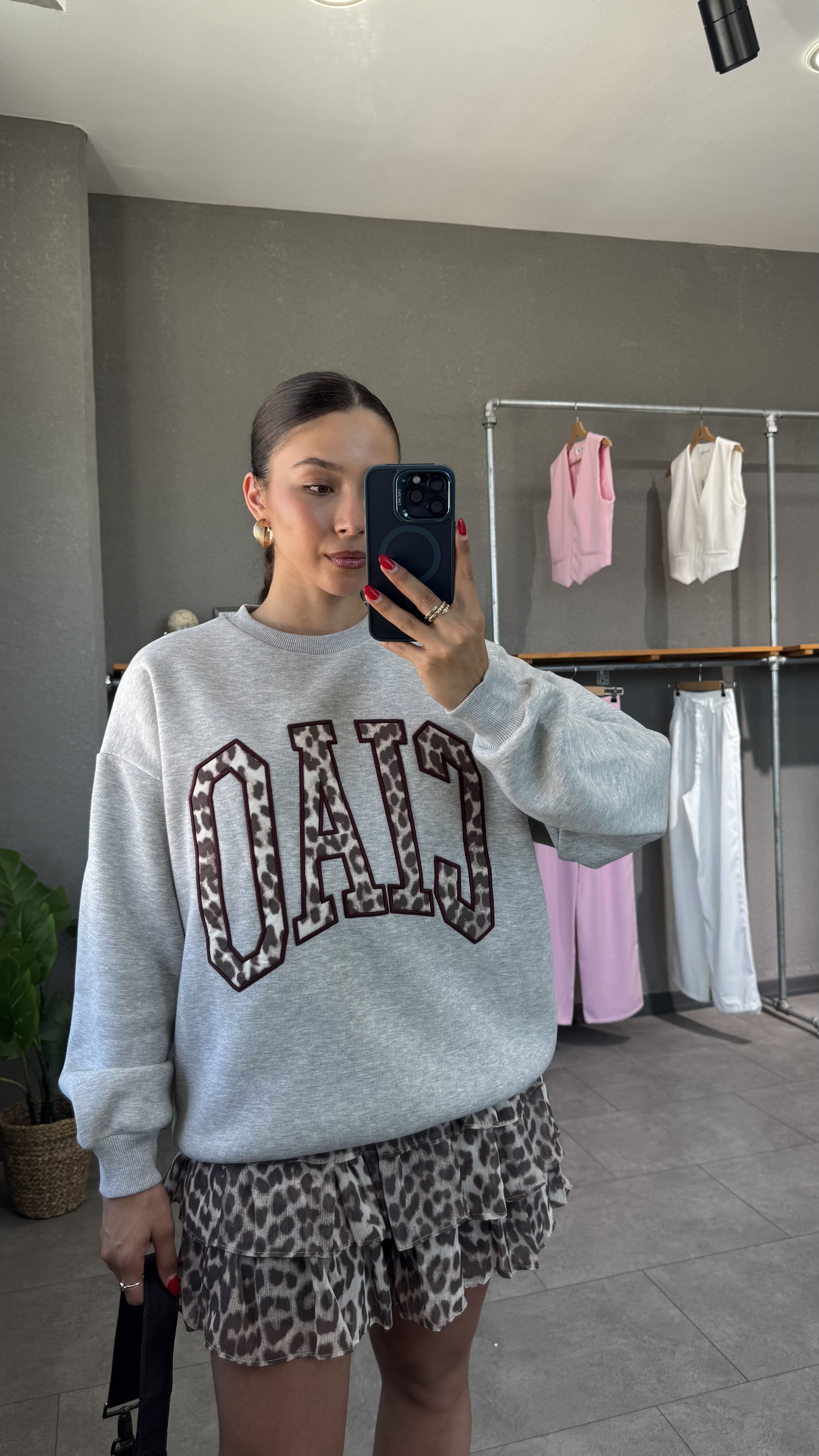 Nakış Detaylı Şardonlu Oversize Sweat