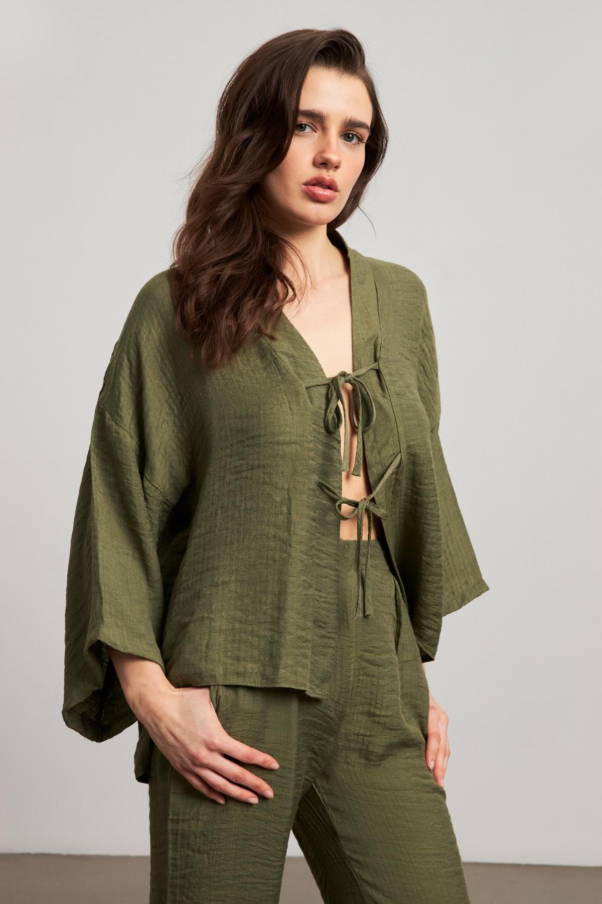 Fiyonklu  Müslin Kimono Haki Bluz