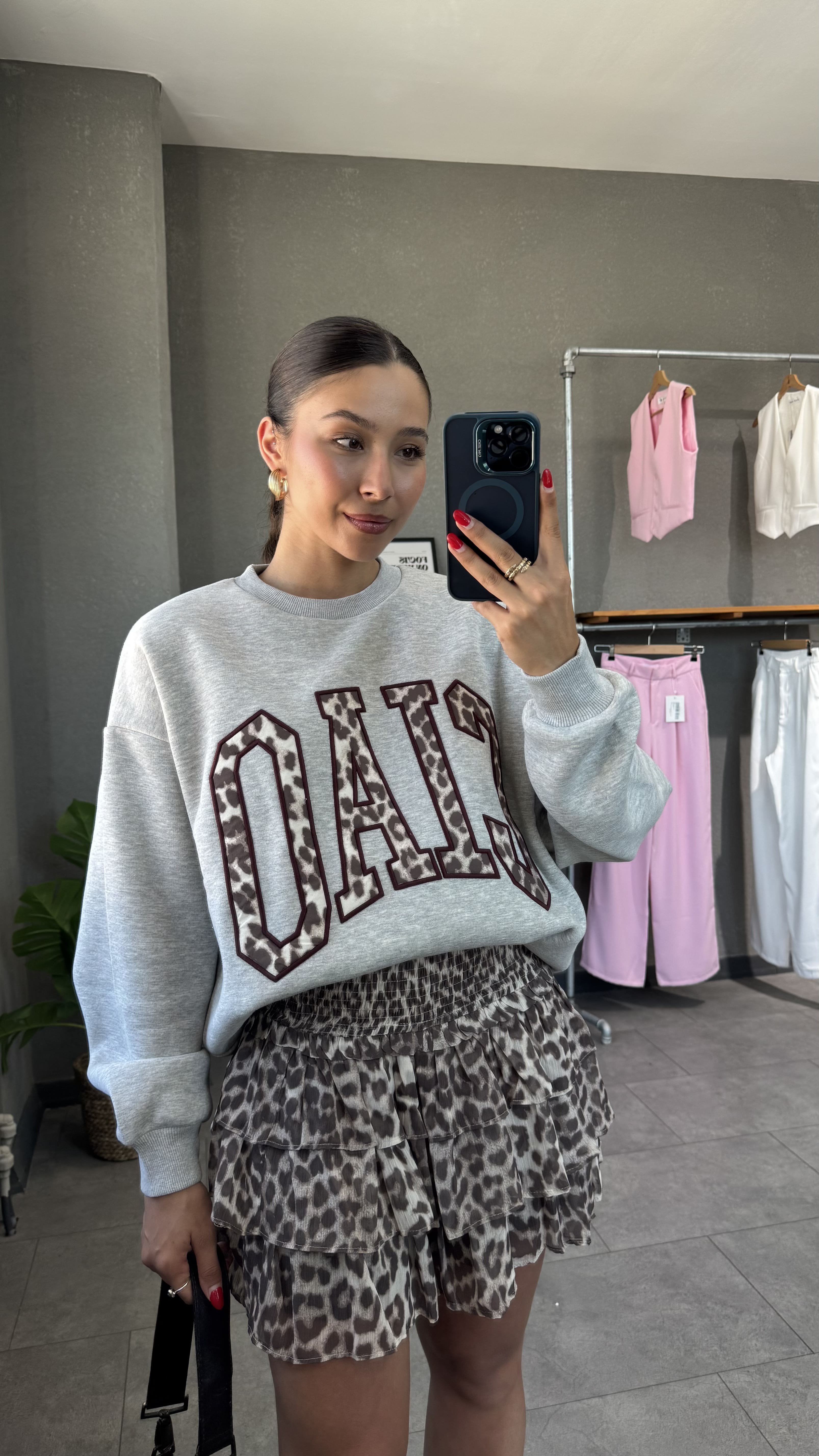 Nakış Detaylı Şardonlu Oversize Sweat