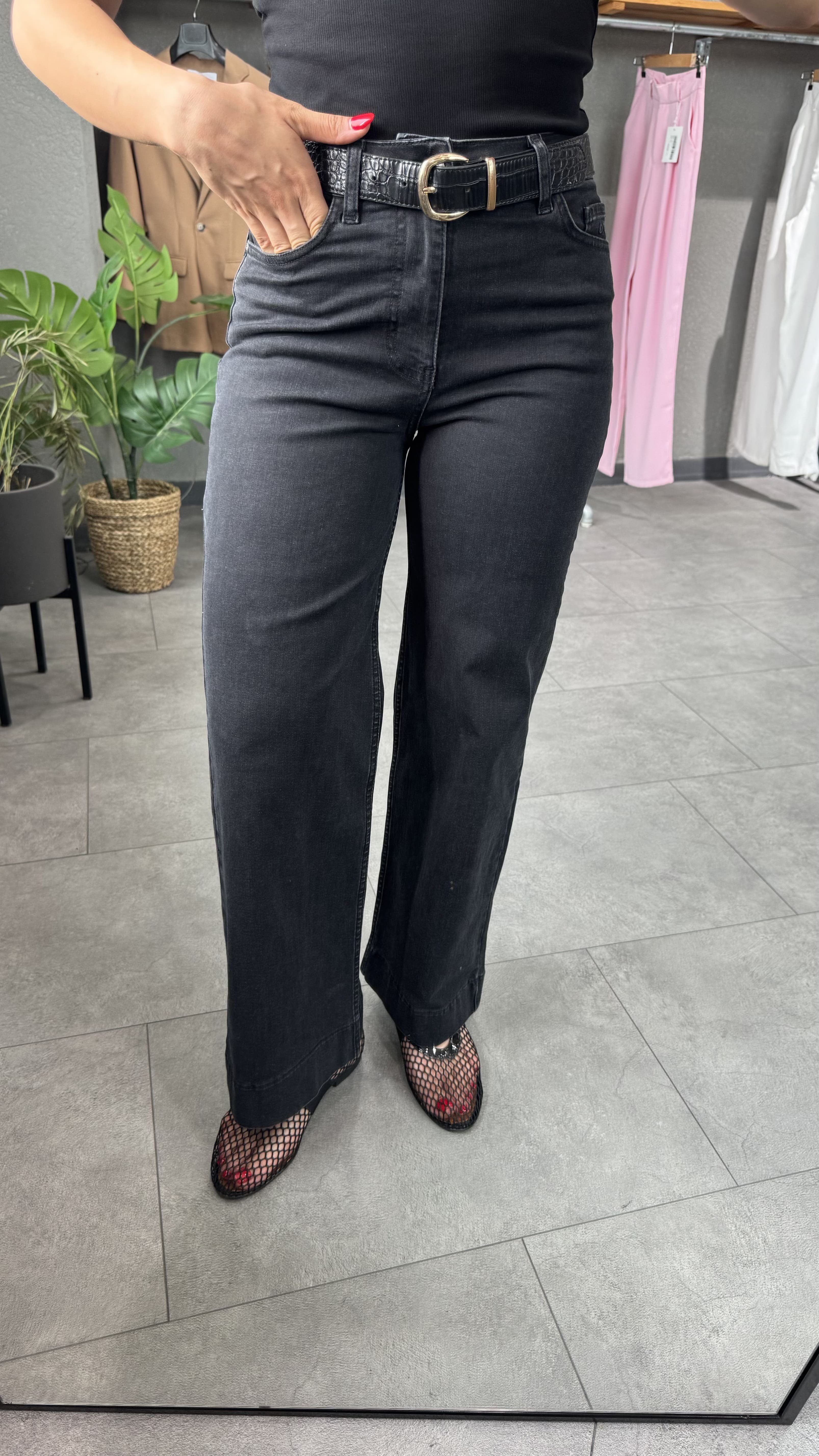 Yüksek Bel Bilek Boy Paça Detaylı Jean