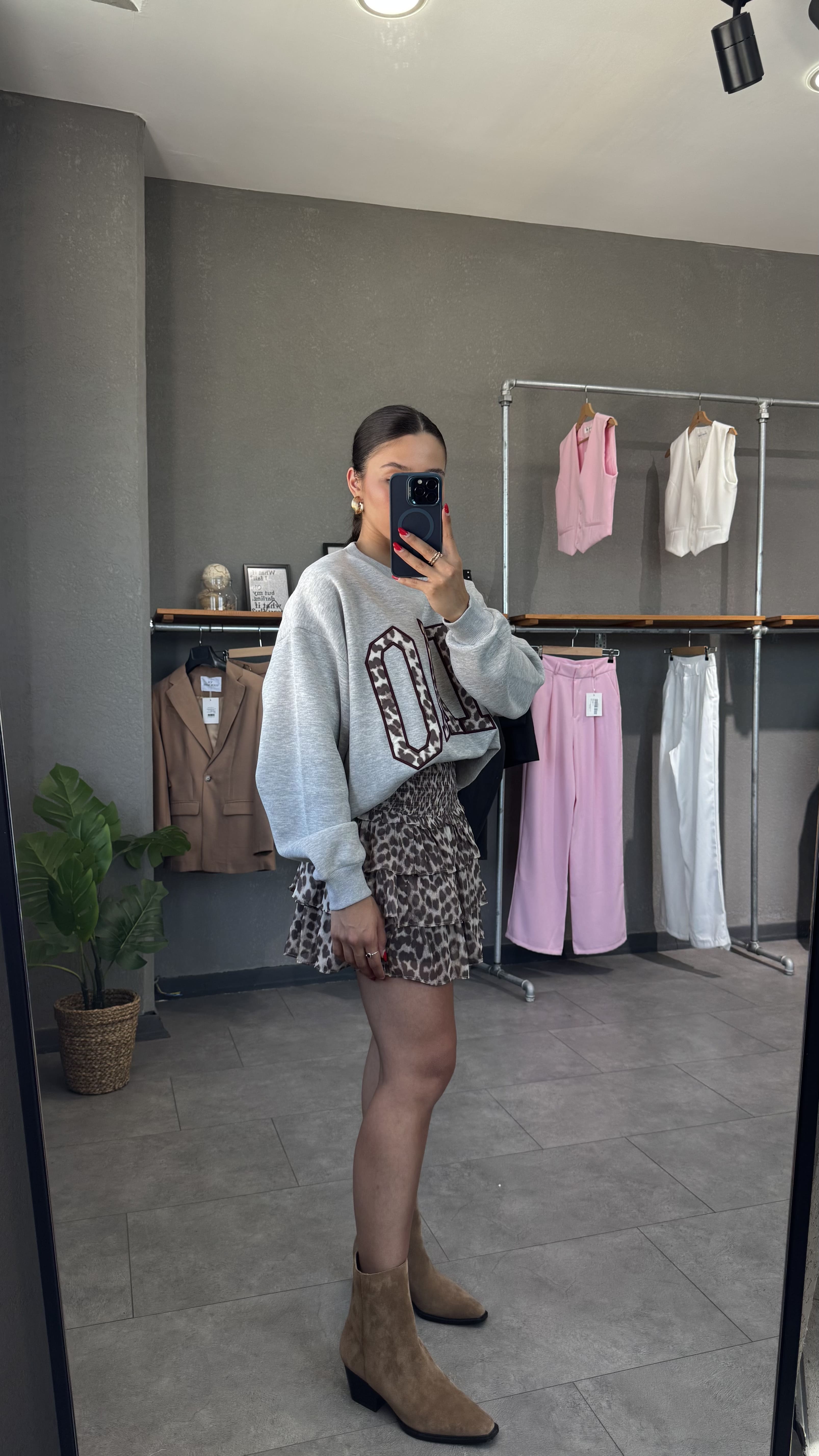 Nakışlı Şardonlu Sweat & Leopar Desenli Etek 