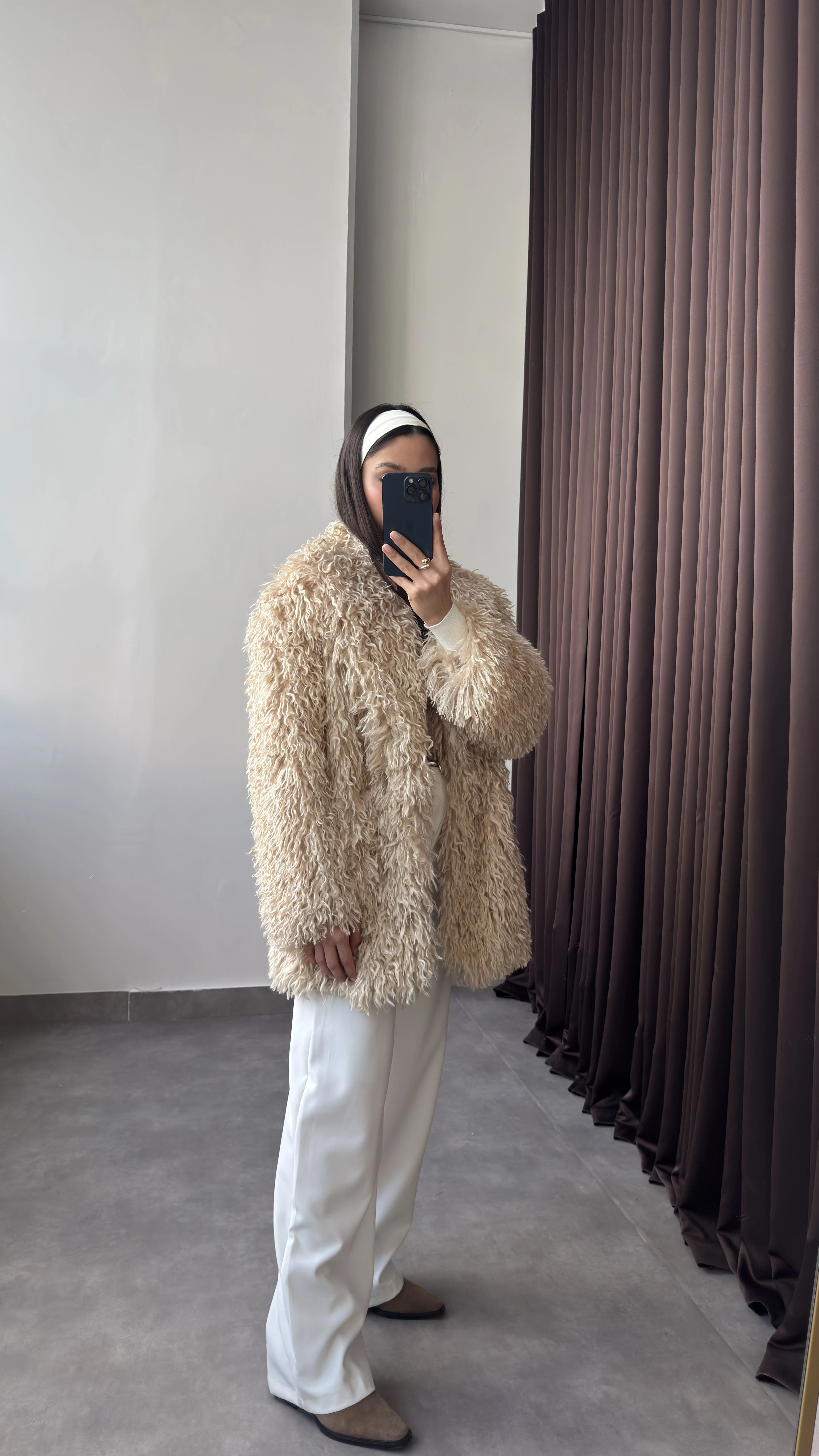 Kıvırcık Tüylü Uzun Bej Kadın Kürk