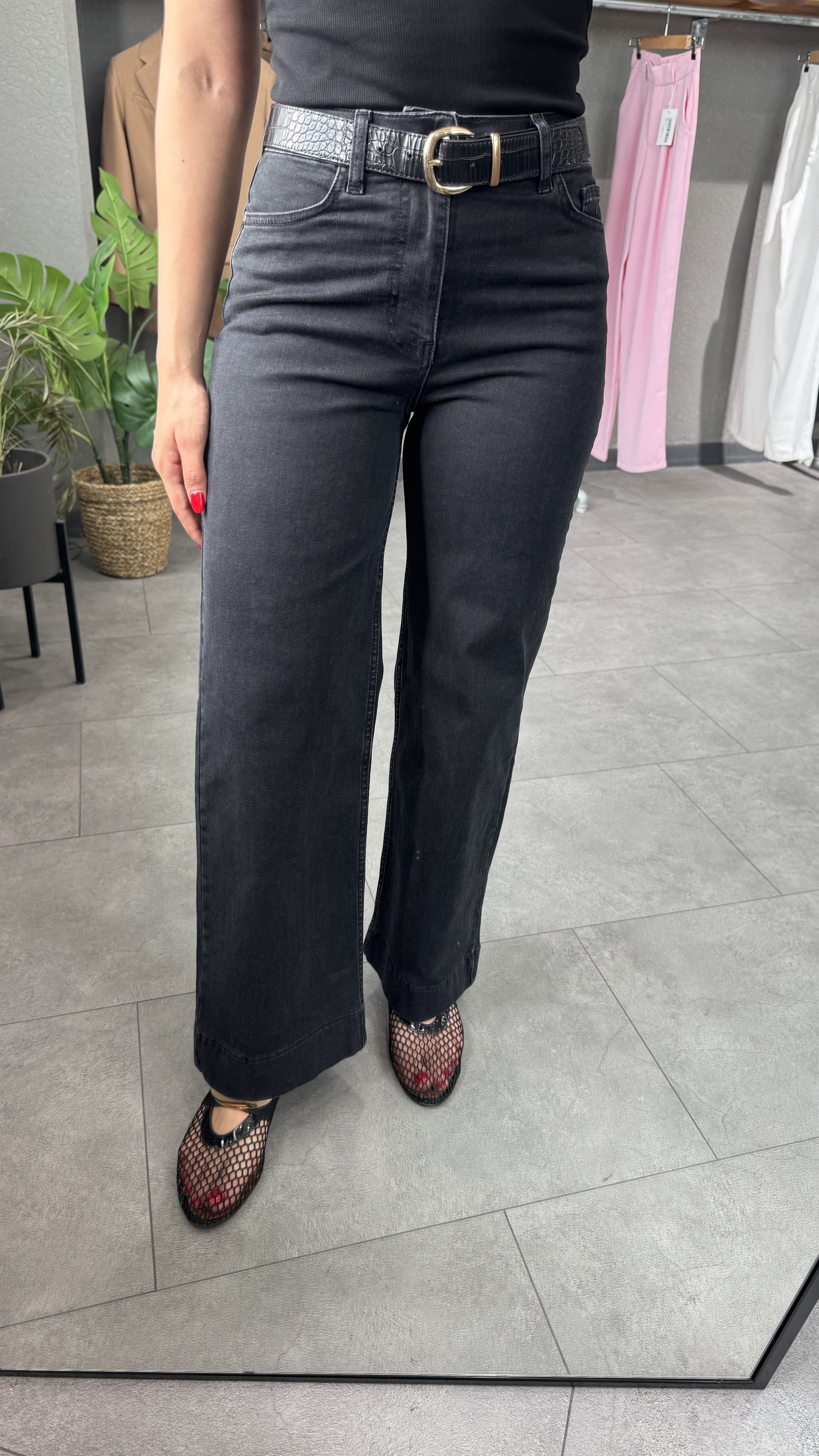 Yüksek Bel Bilek Boy Paça Detaylı Jean