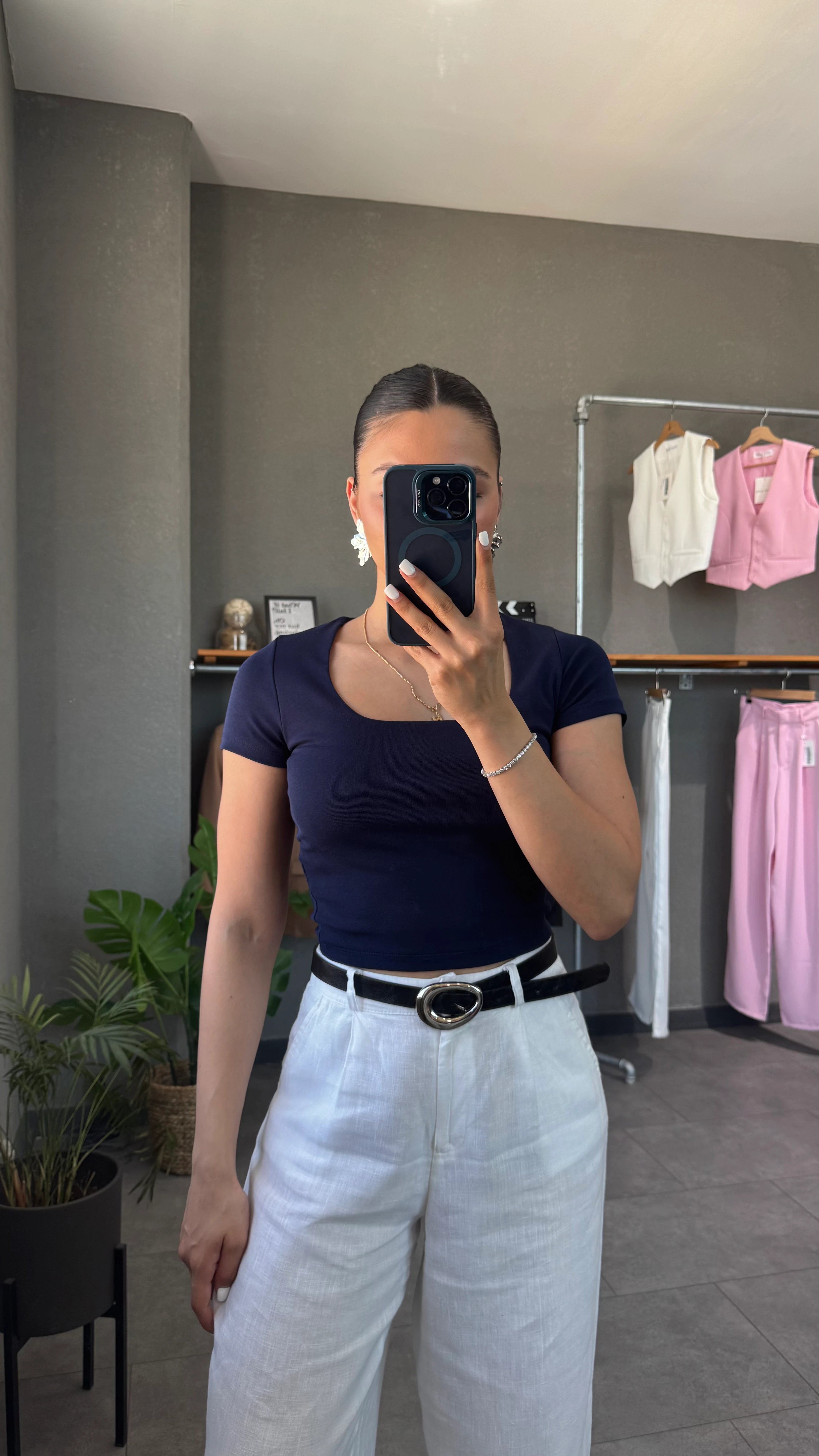 Kare Yaka Lacivert Kadın Tişört