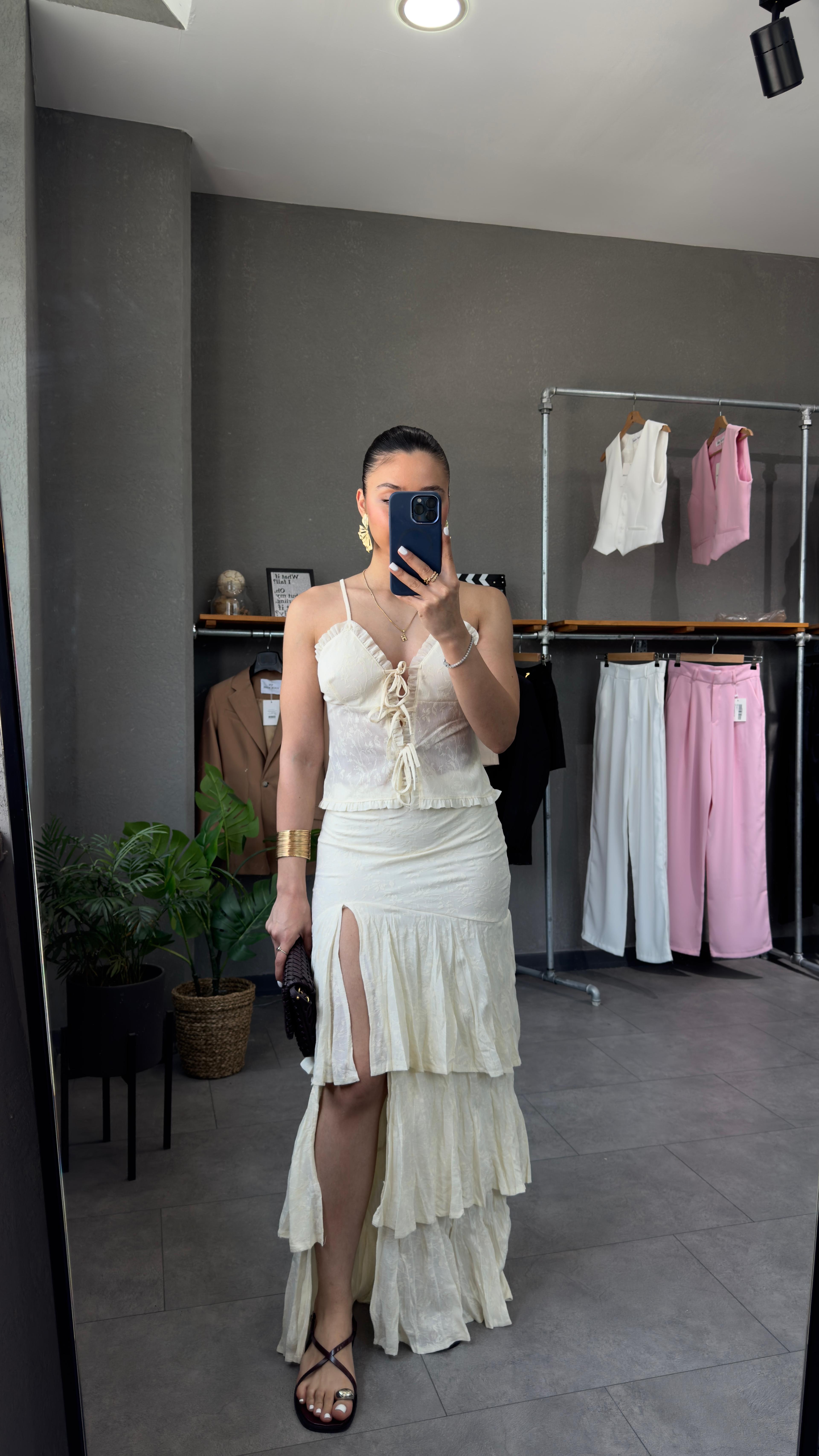 Fiyonk Detaylı Dantel Askılı Bluz