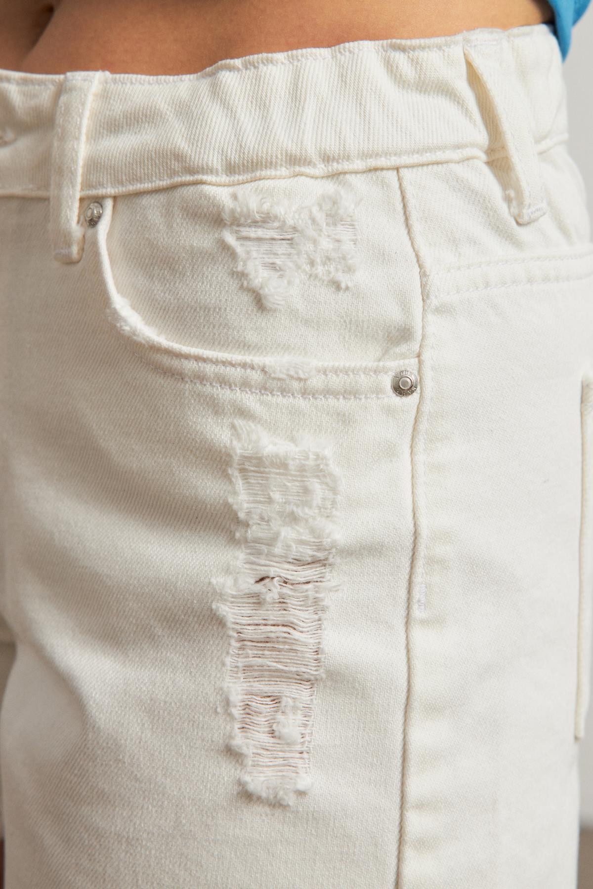 Beyaz Beli Lastikli Denim Şort