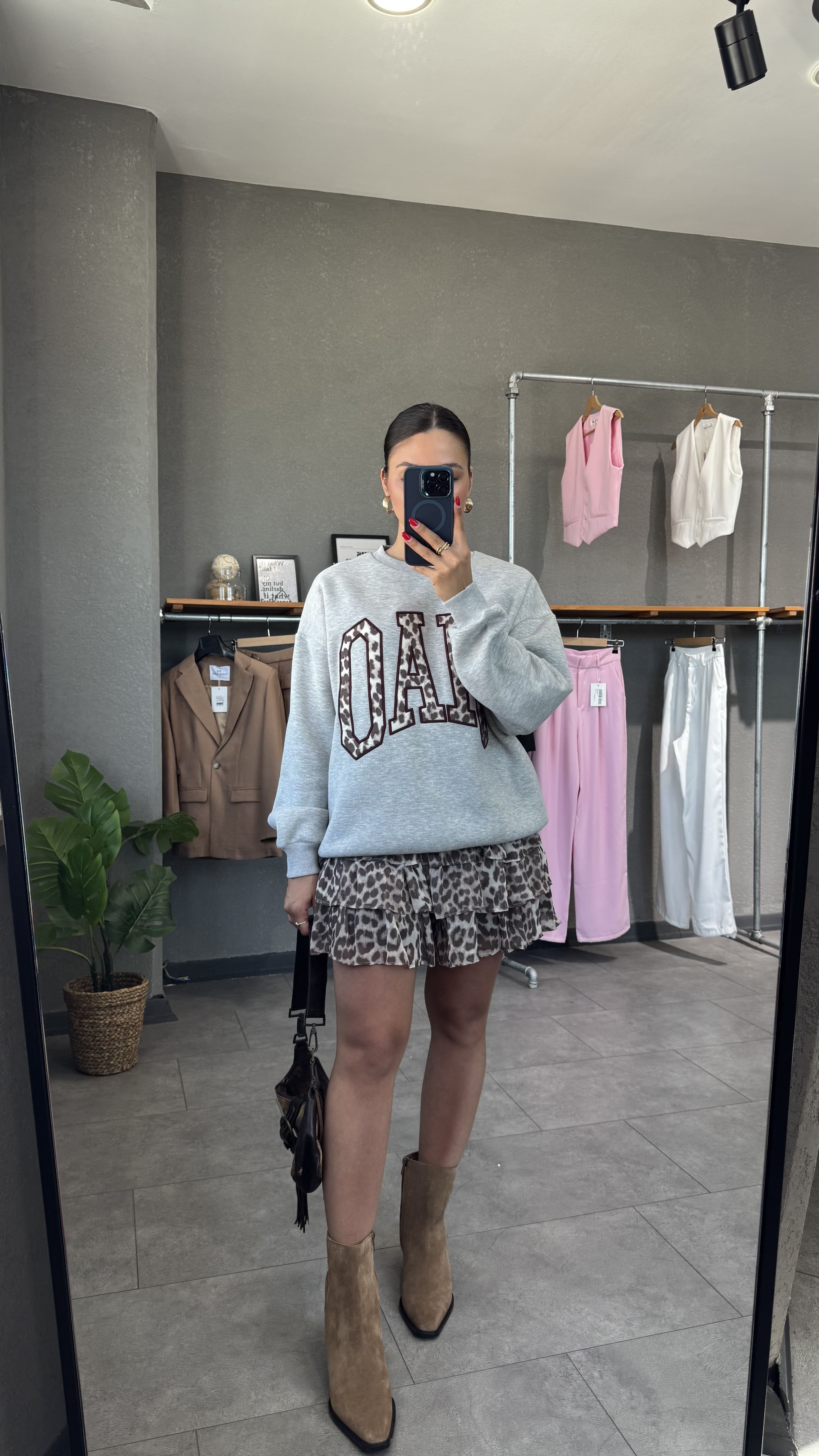 Nakış Detaylı Şardonlu Oversize Sweat