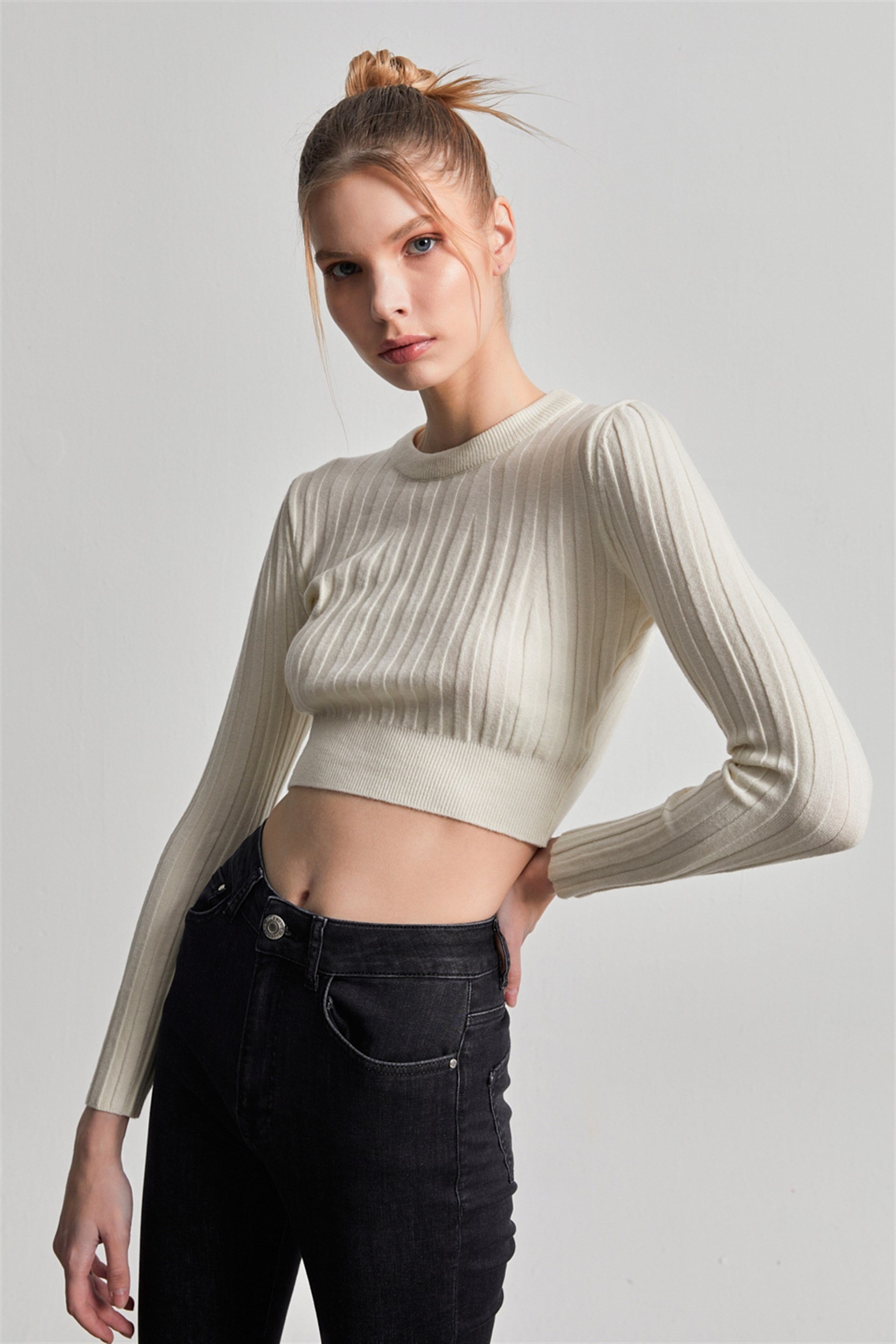Dokulu Krem Triko Crop Kazak