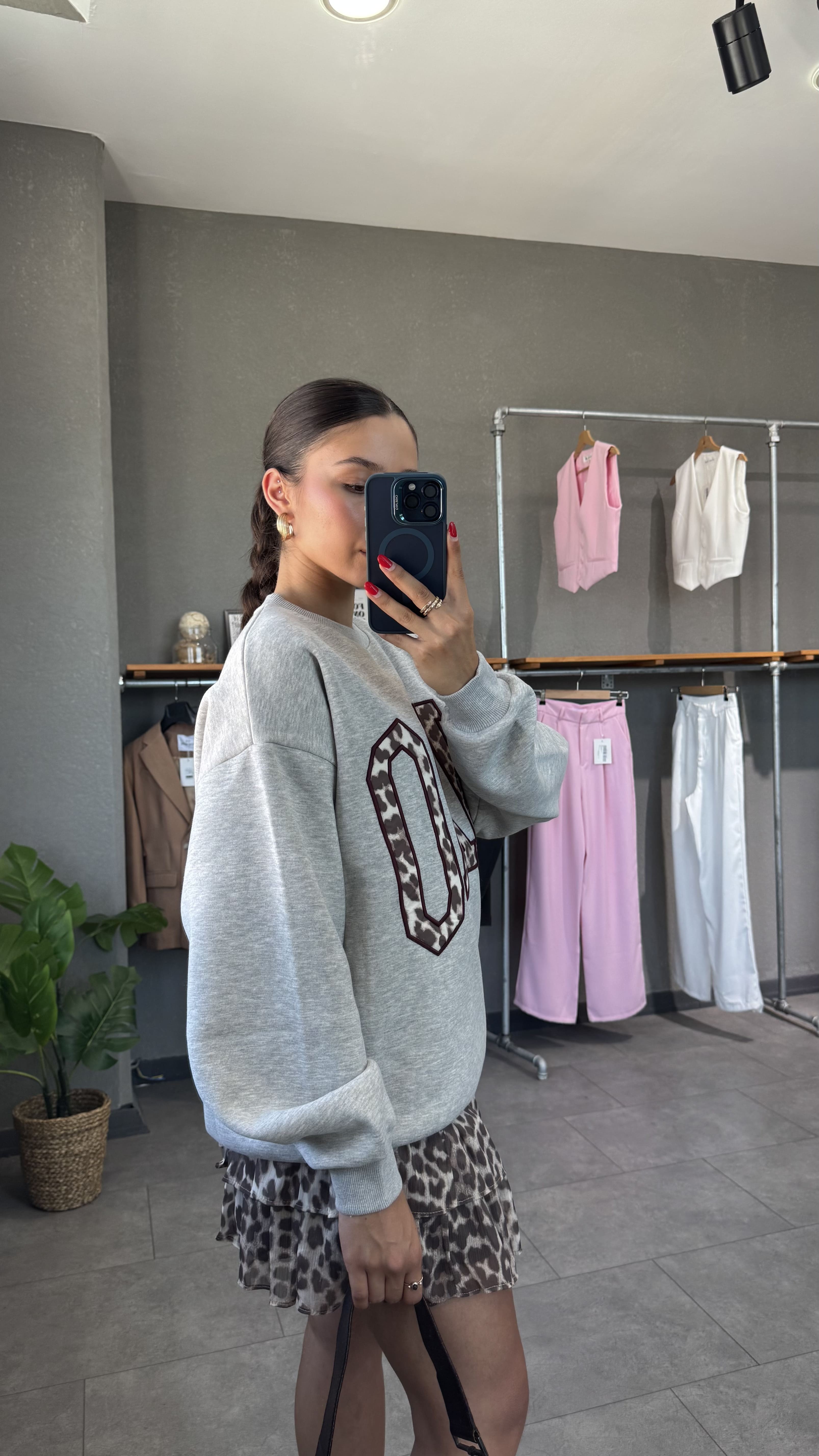 Nakış Detaylı Şardonlu Oversize Sweat