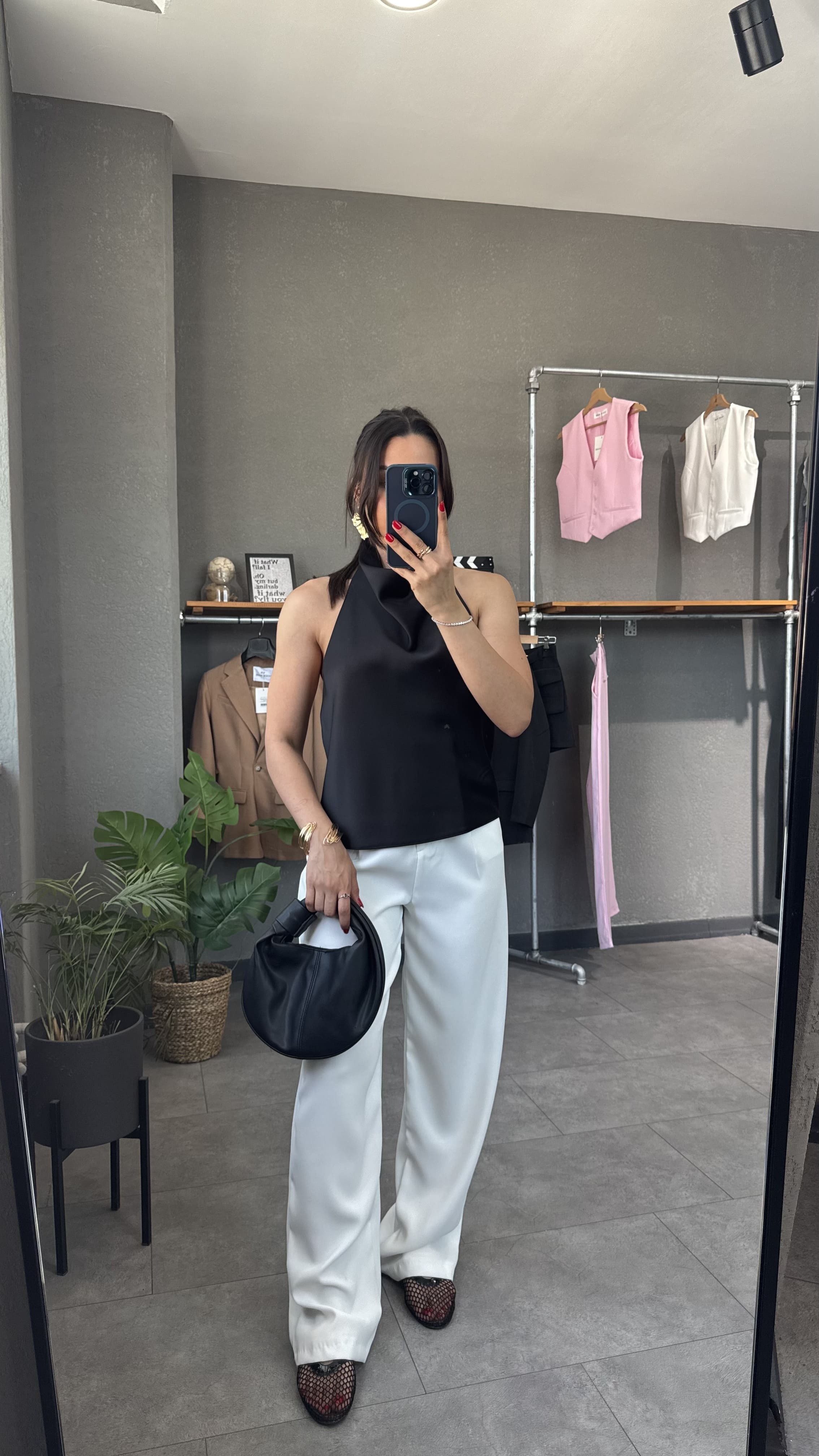 Halter Yaka Sırt Dekolteli Saten Bluz