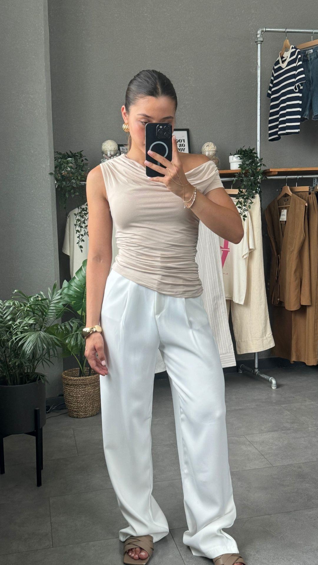 Asimetrik Yaka Büzgülü Kadın Bej Bluz