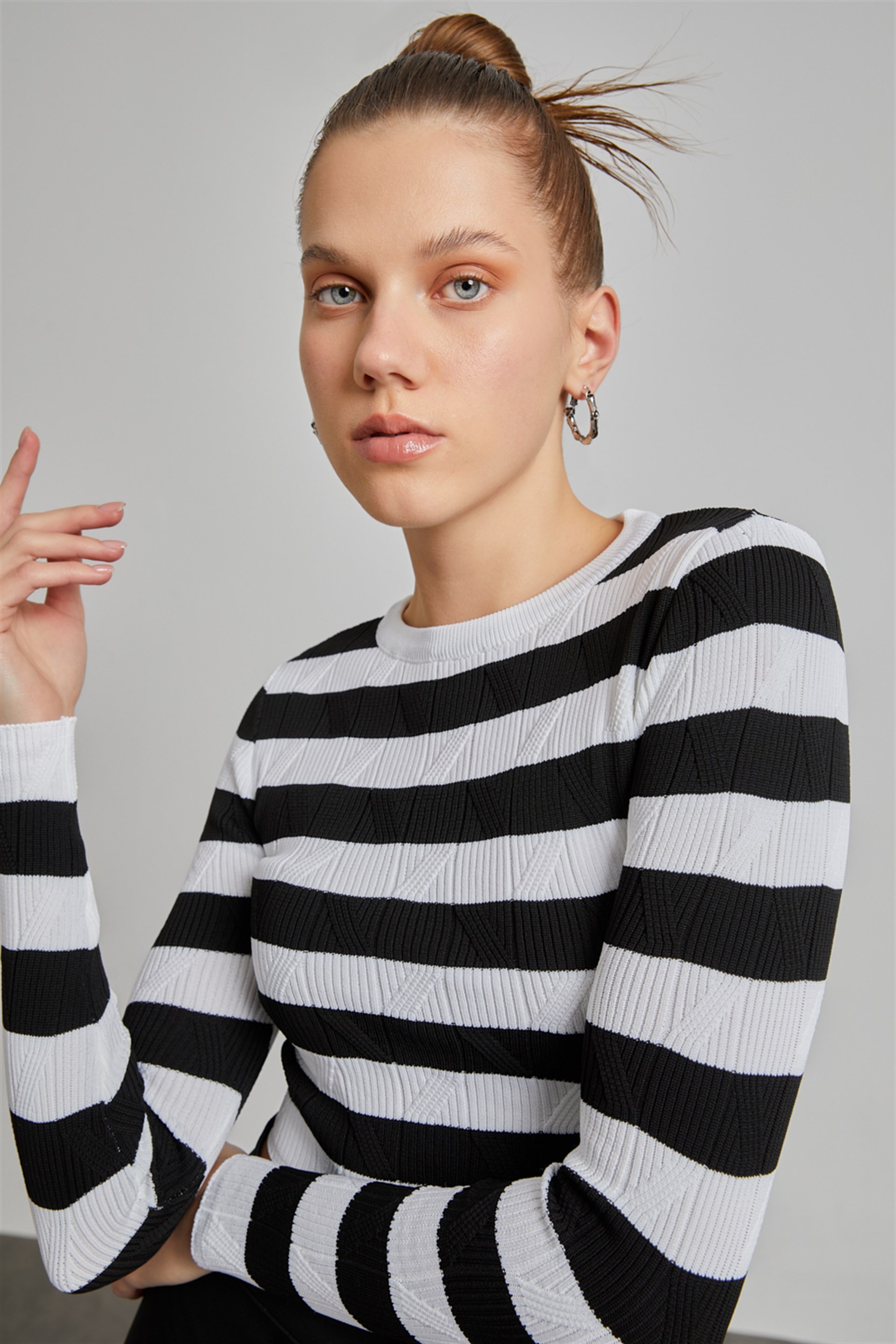 Siyah Çizgili Crop Triko