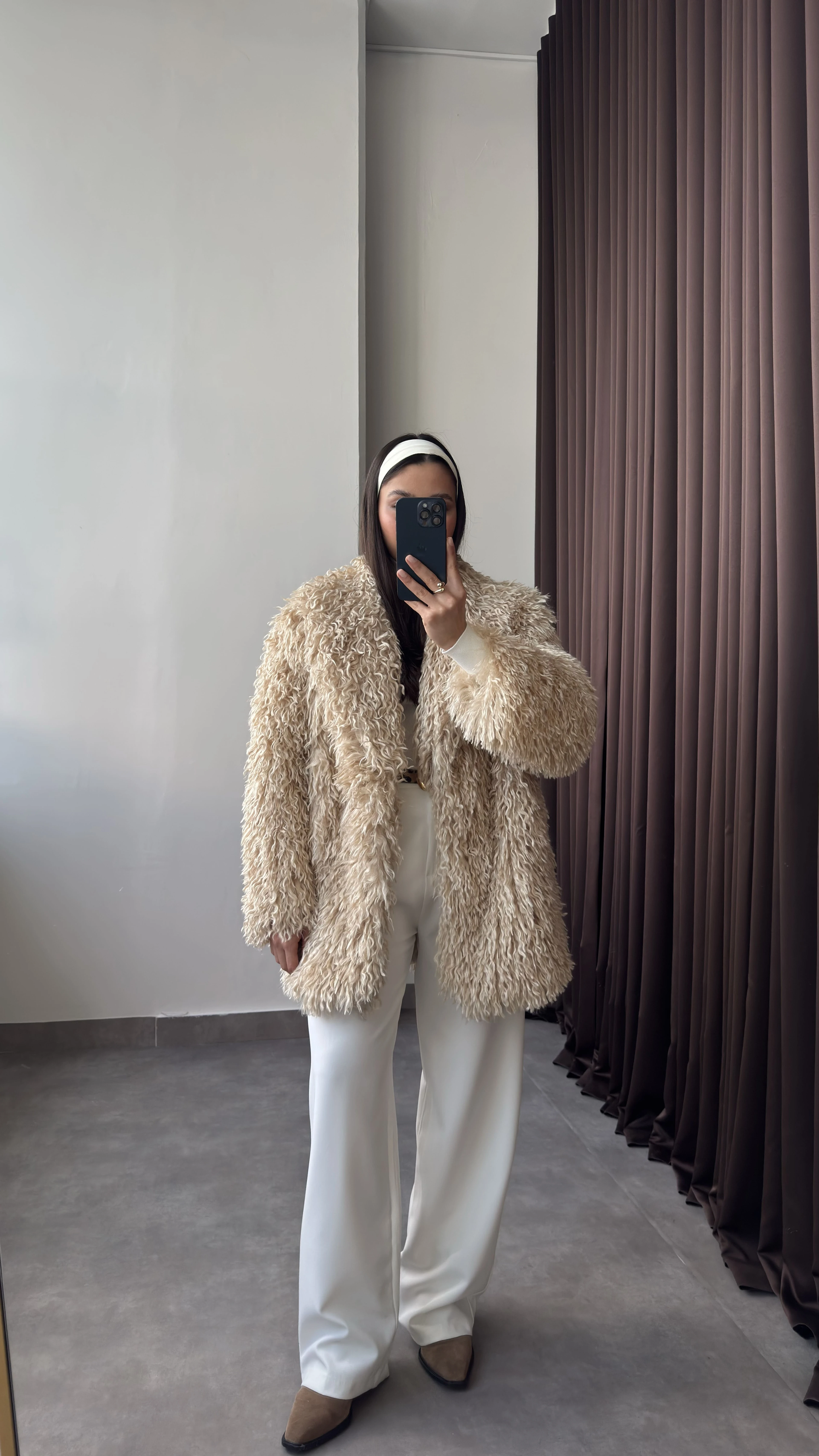 Kıvırcık Tüylü Uzun Bej Kadın Kürk