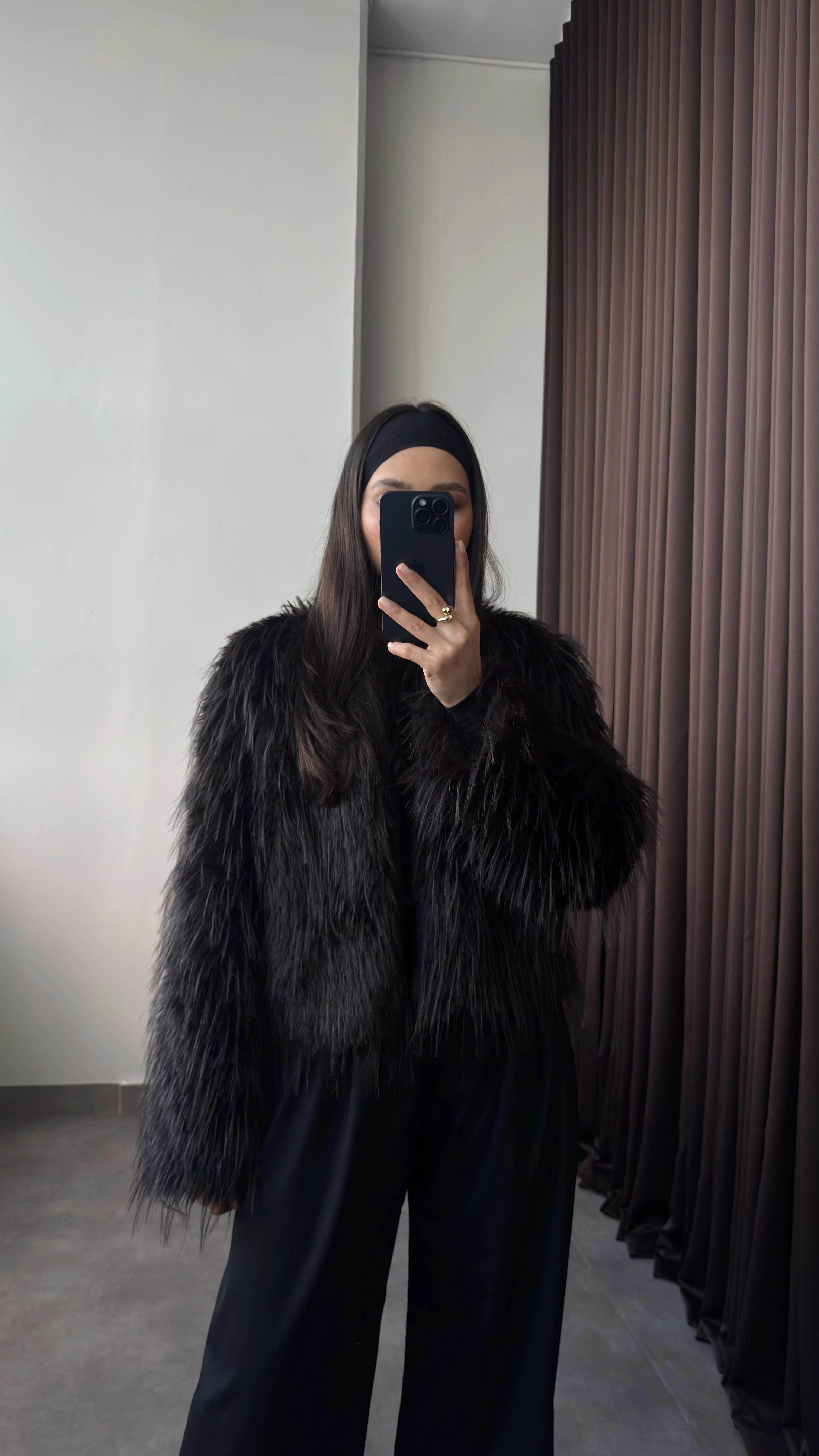 Siyah Uzun Tüylü Kadın Kürk