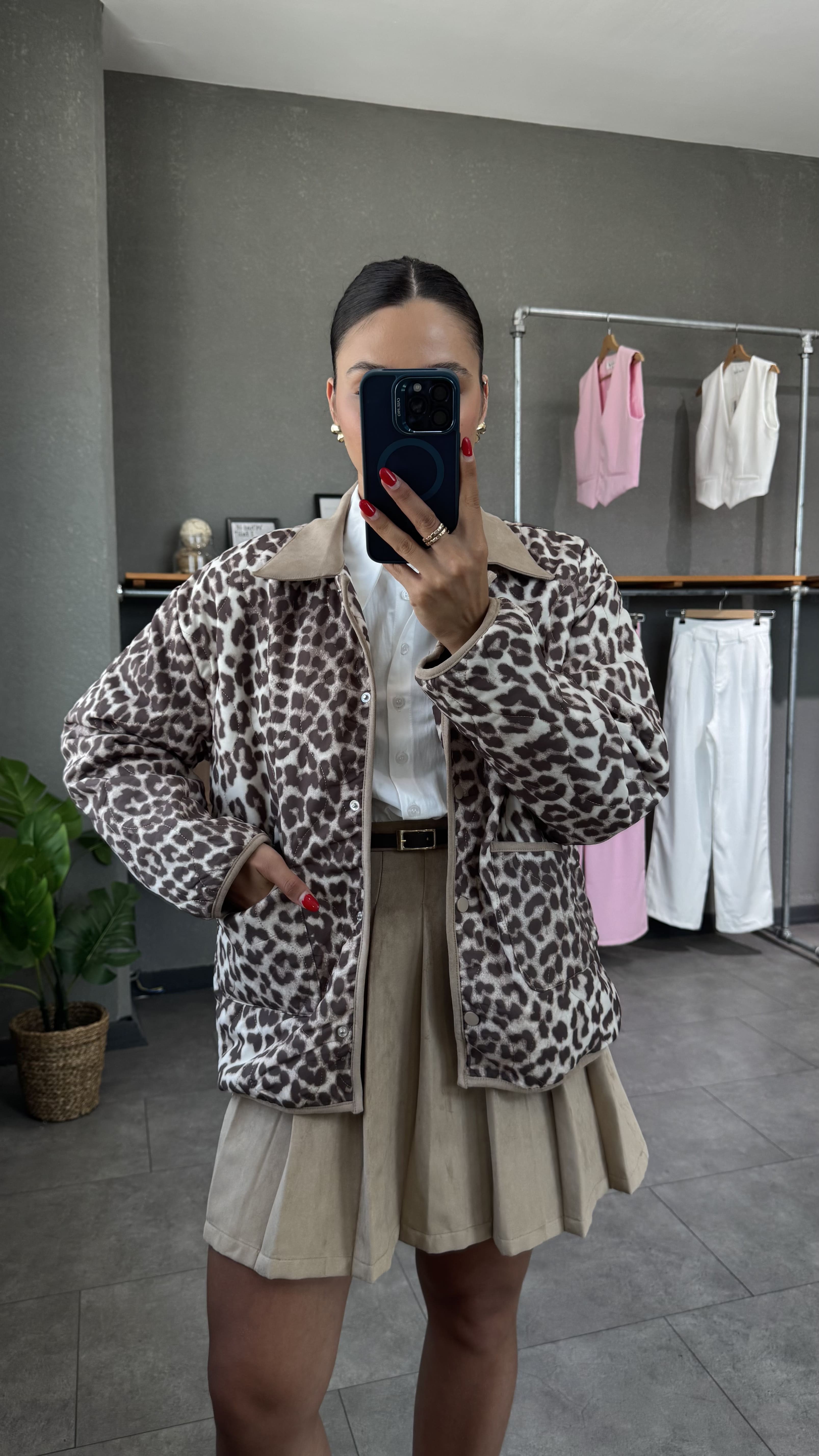 Leopar Desenli Süet Yaka Kapitone Ceket