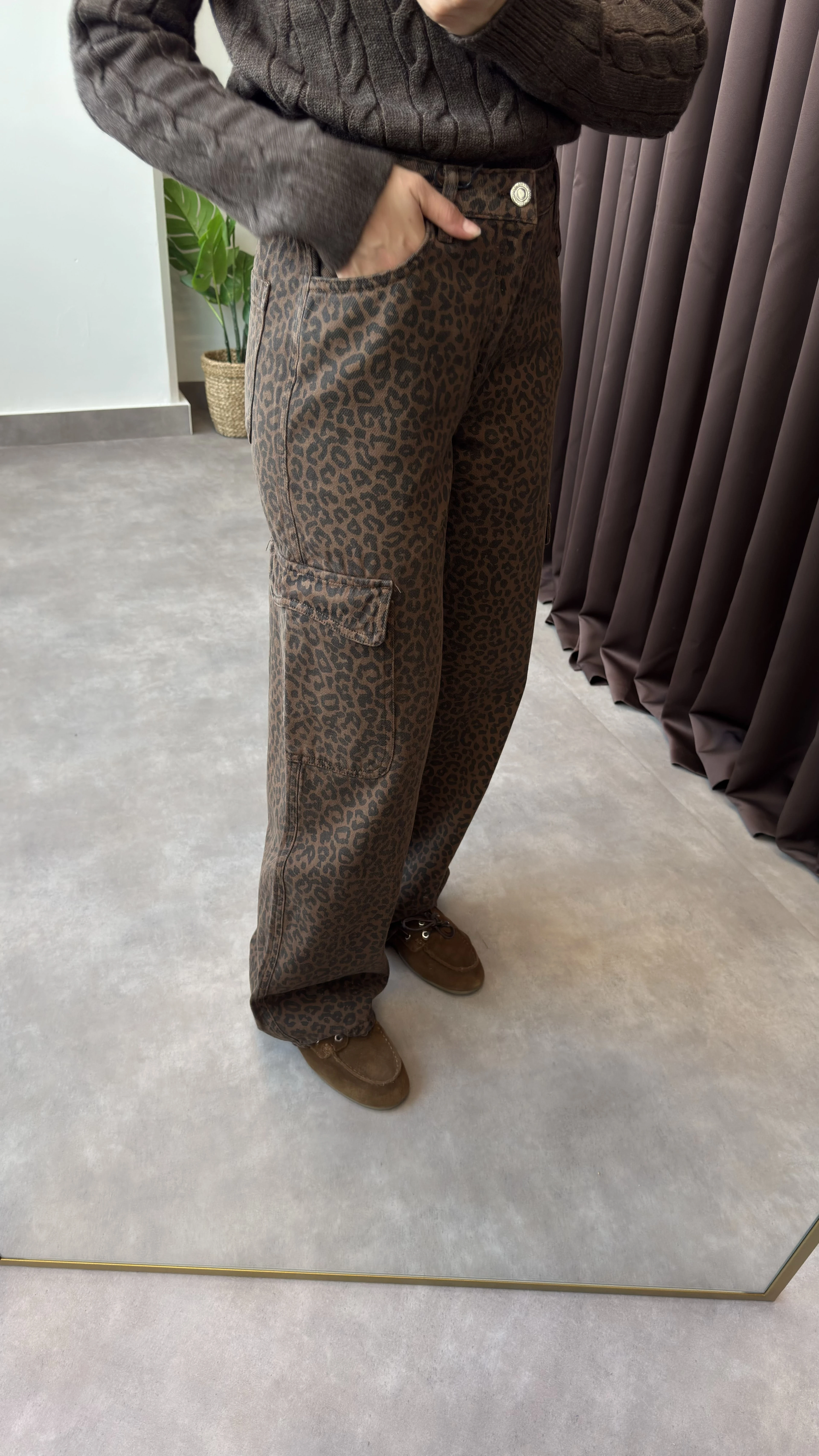 Yüksek Bel Leopar Desenli Bol Kesim Kahve Kargo Cepli Jean