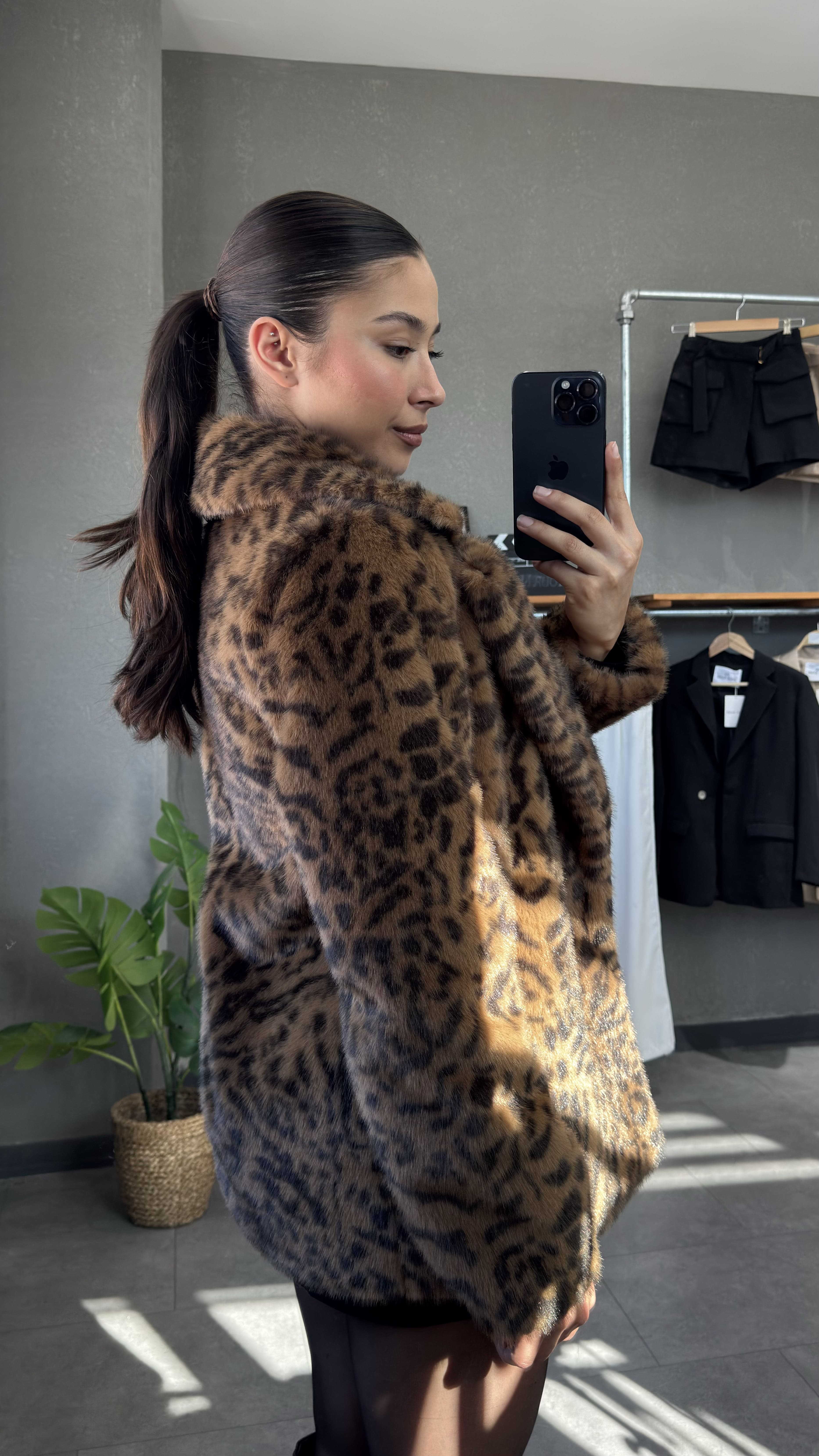 Kruvaze Yaka Leopar Desenli Kürk