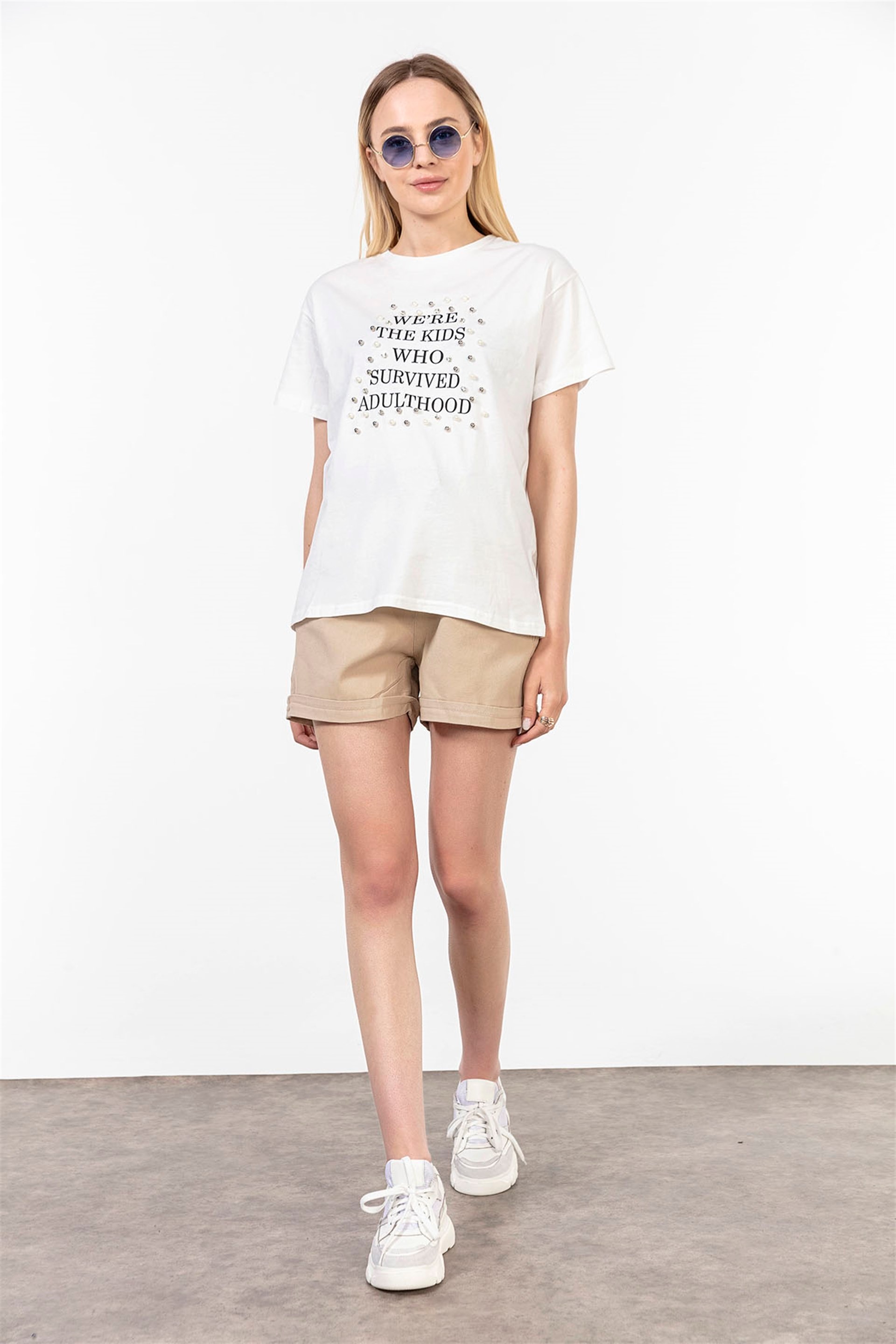 Önü Baskılı Taşlı Beyaz T-shirt