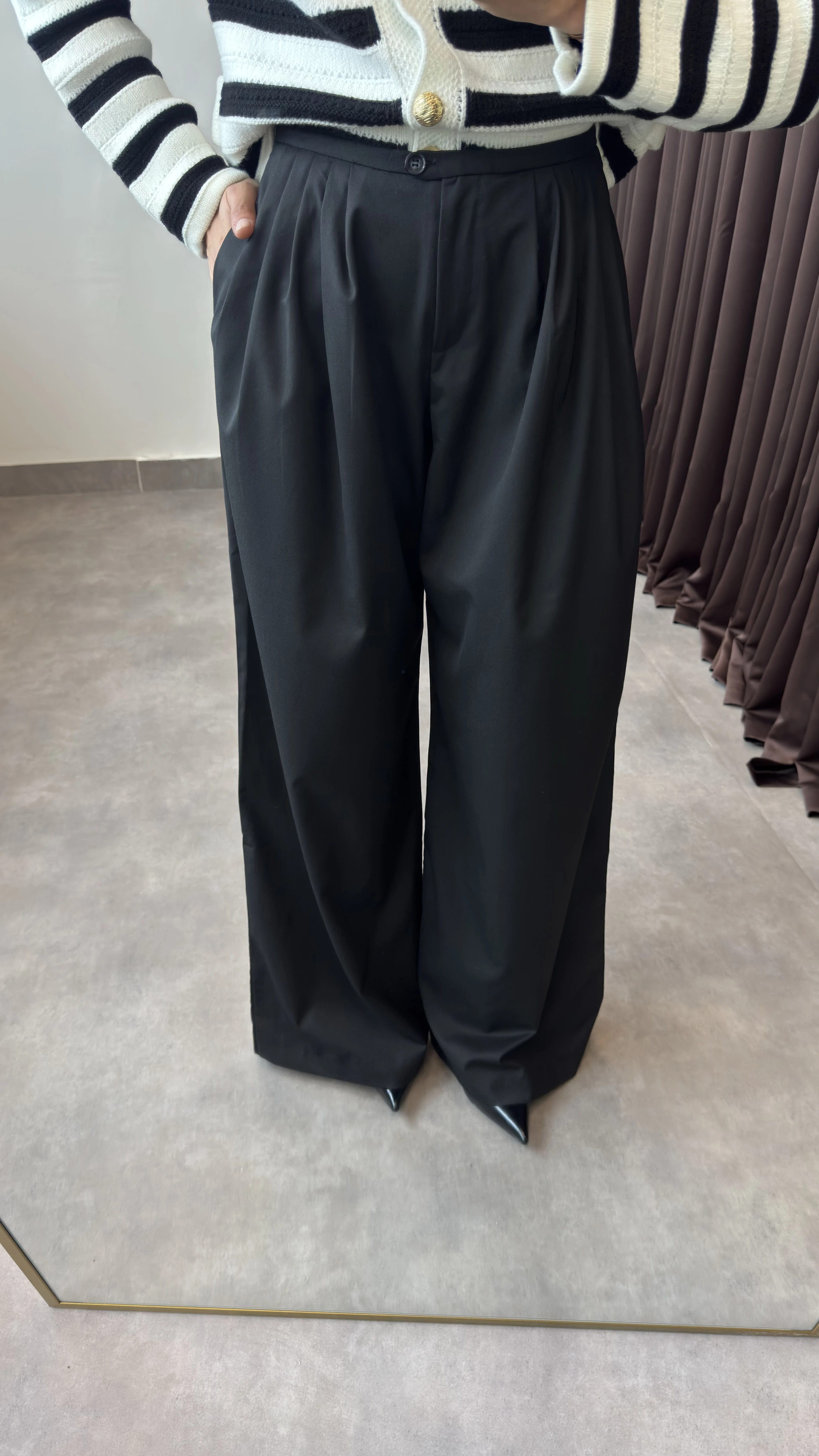 Pile Detaylı Yüksek Bel Bol Kesim Siyah Kadın Pantolon