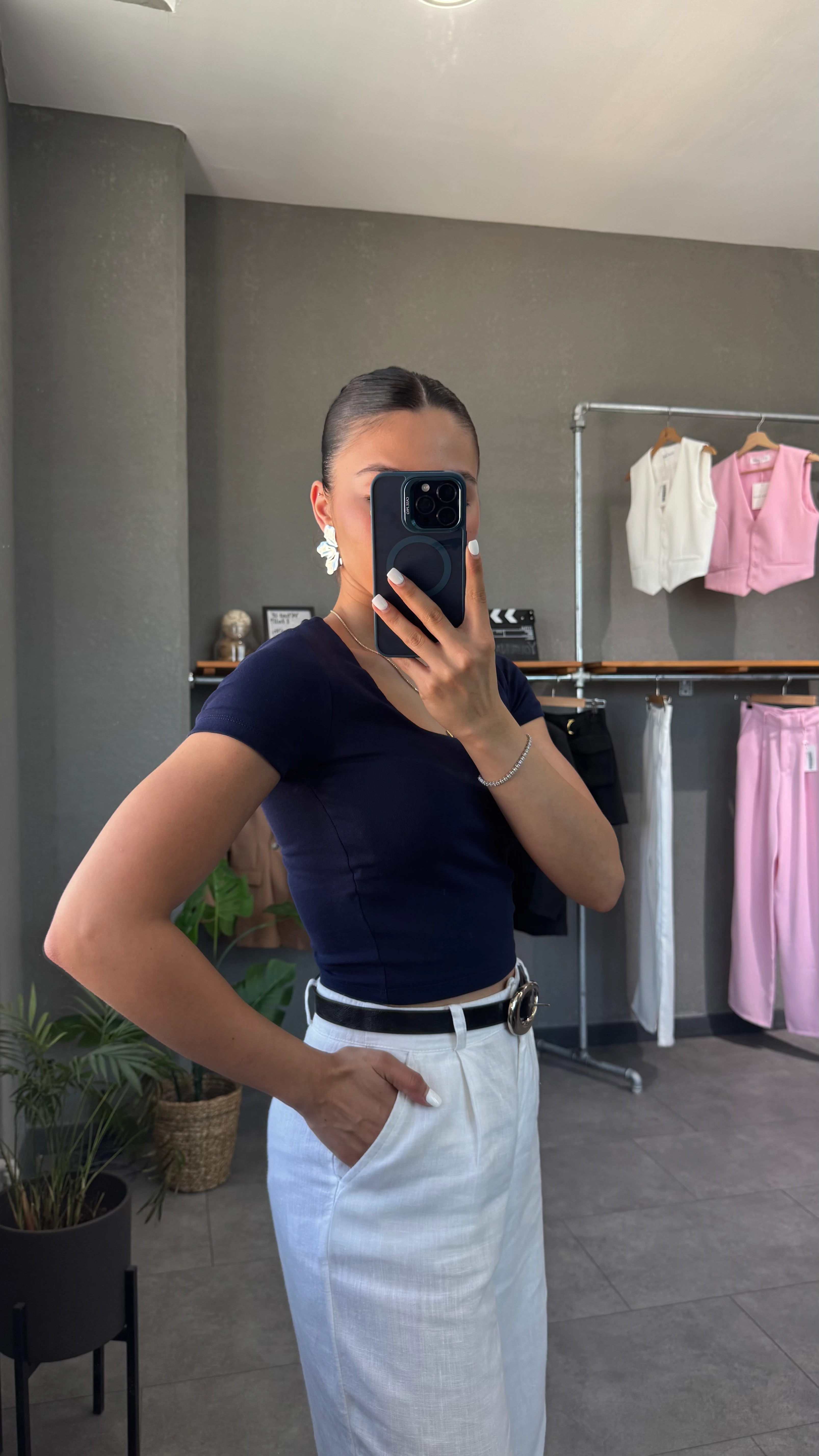 Kare Yaka Lacivert Kadın Tişört