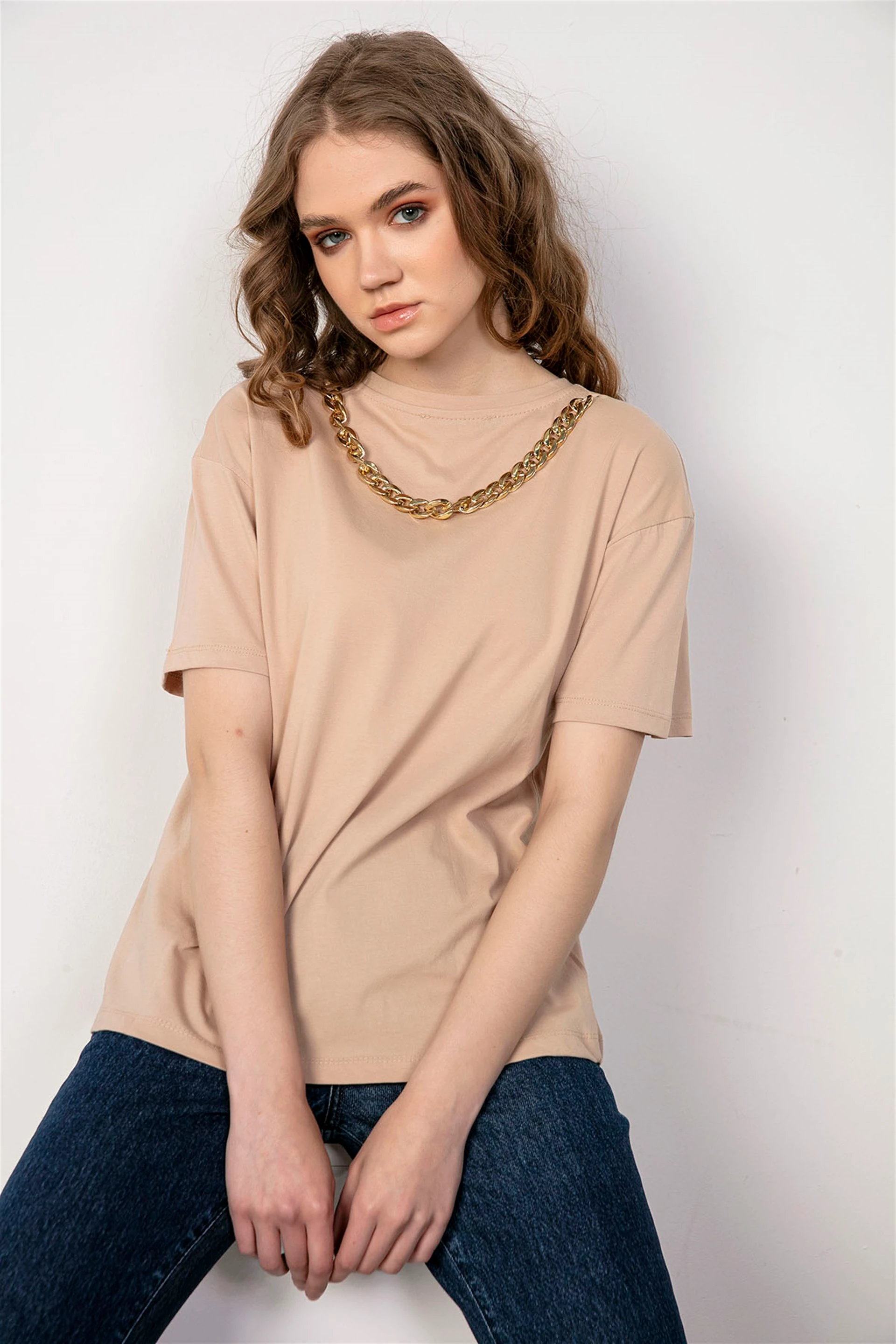 Taş Zincir Detaylı Tişört