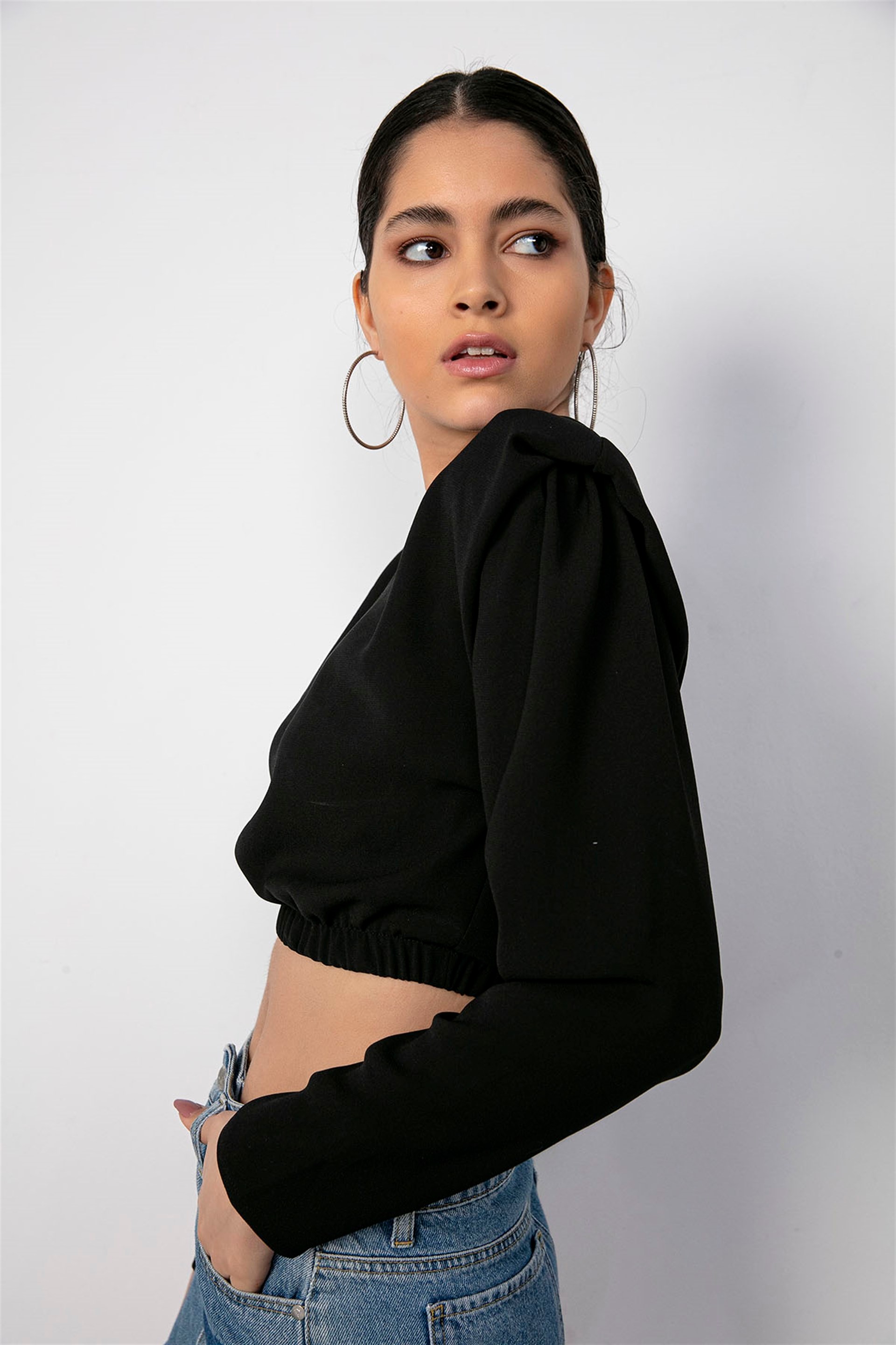 Siyah Crop Vatkalı Bluz