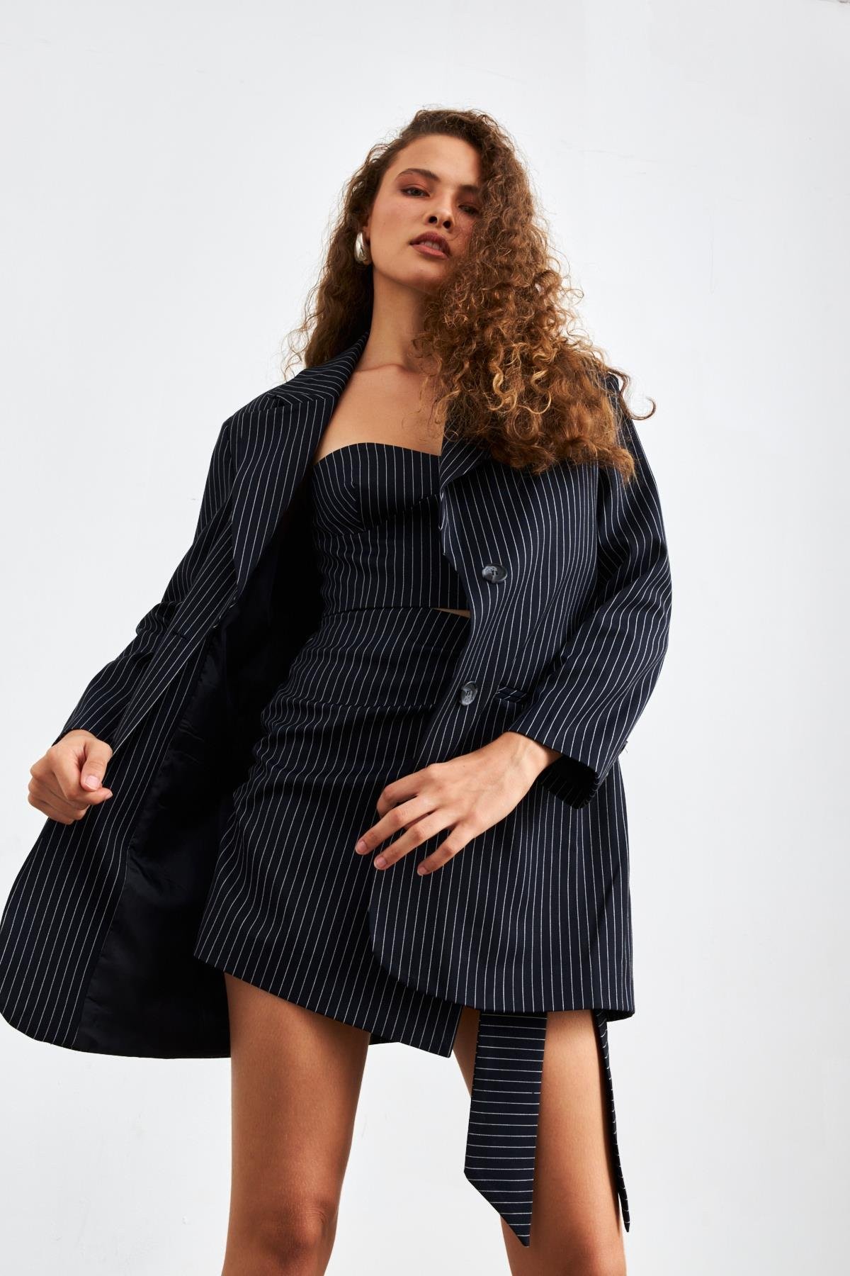 Oversize Beyaz Çizgili Lacivert Kadın Blazer Ceket