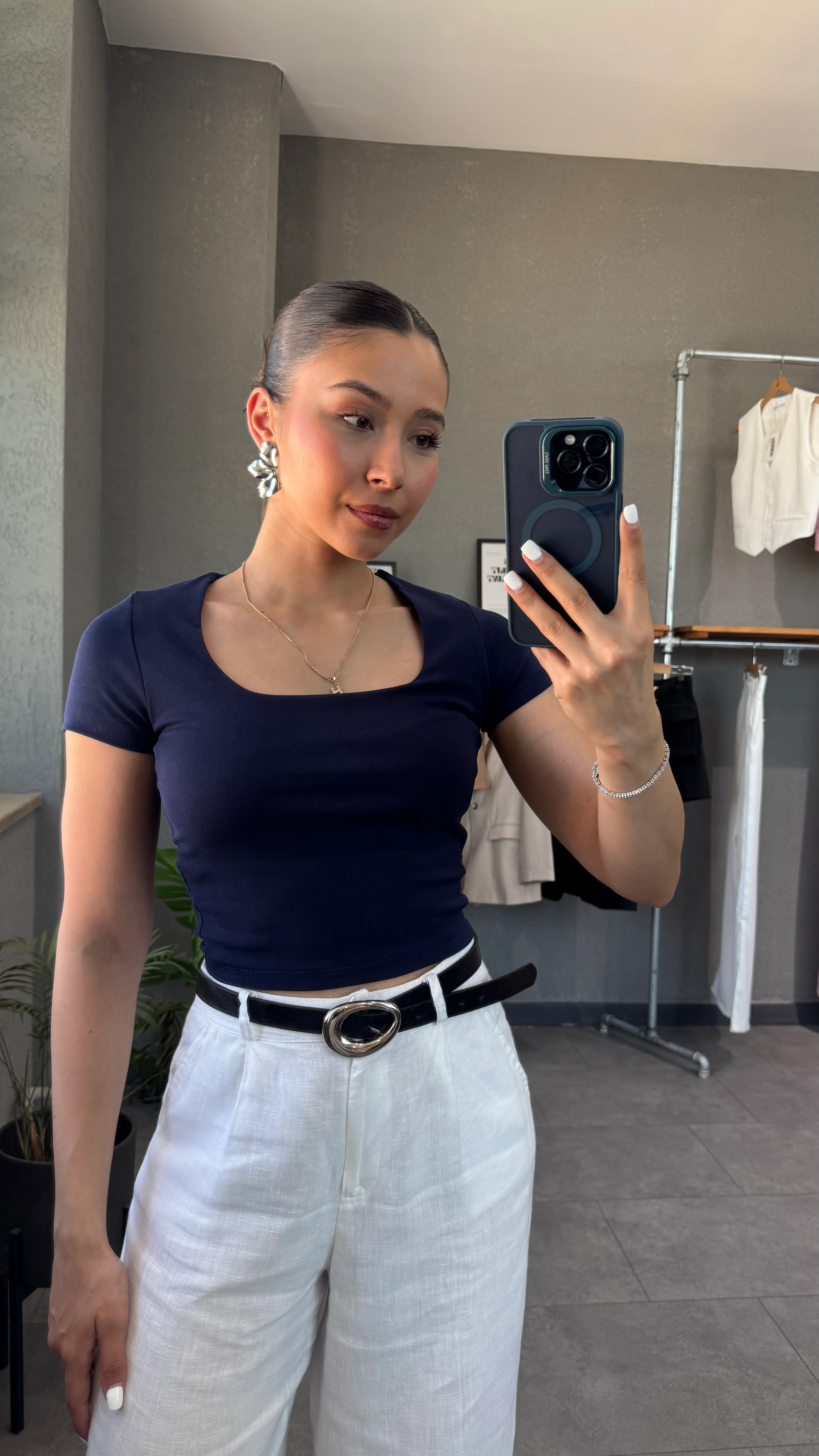 Kare Yaka Lacivert Kadın Tişört