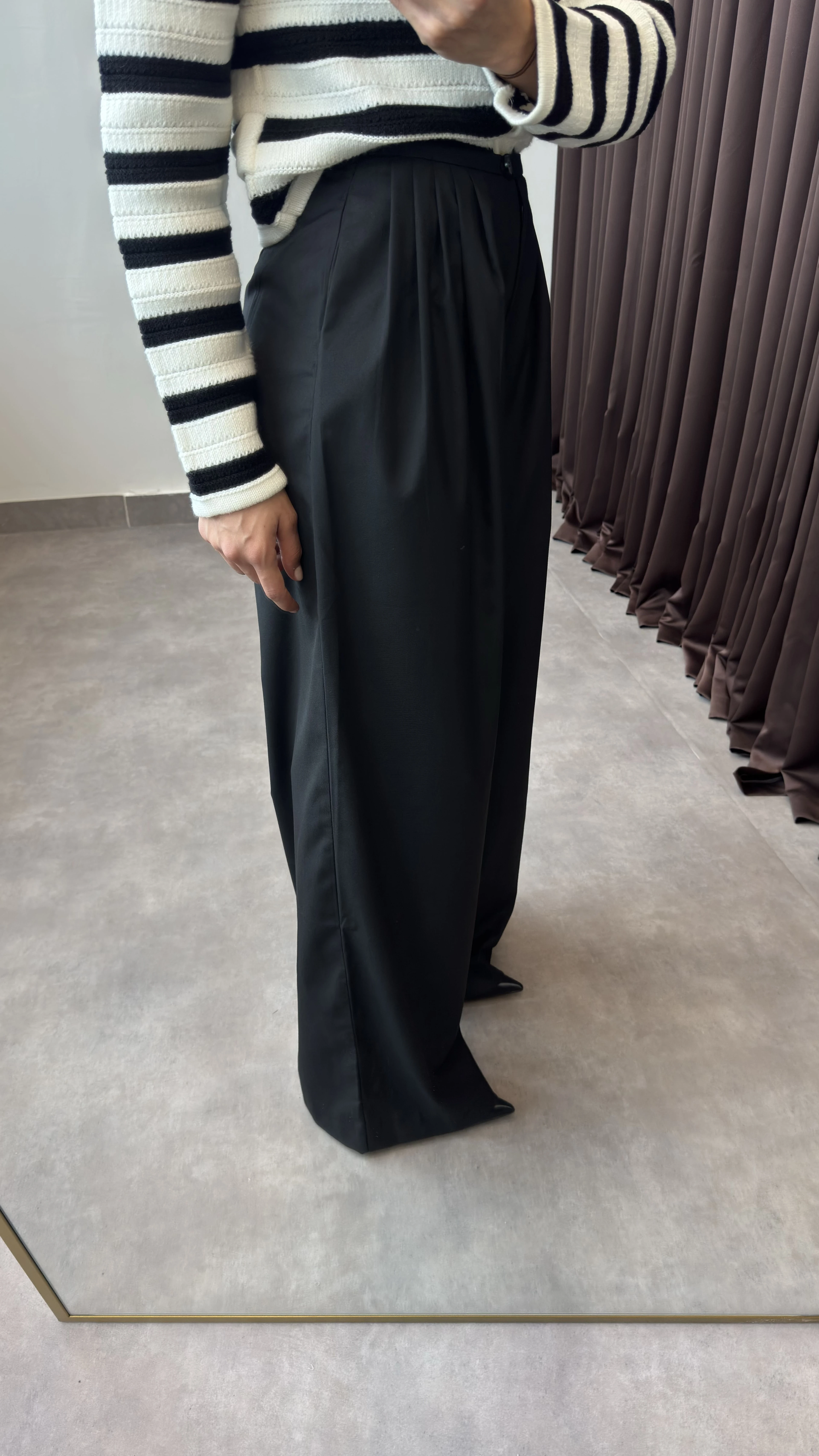 Pile Detaylı Yüksek Bel Bol Kesim Siyah Kadın Pantolon