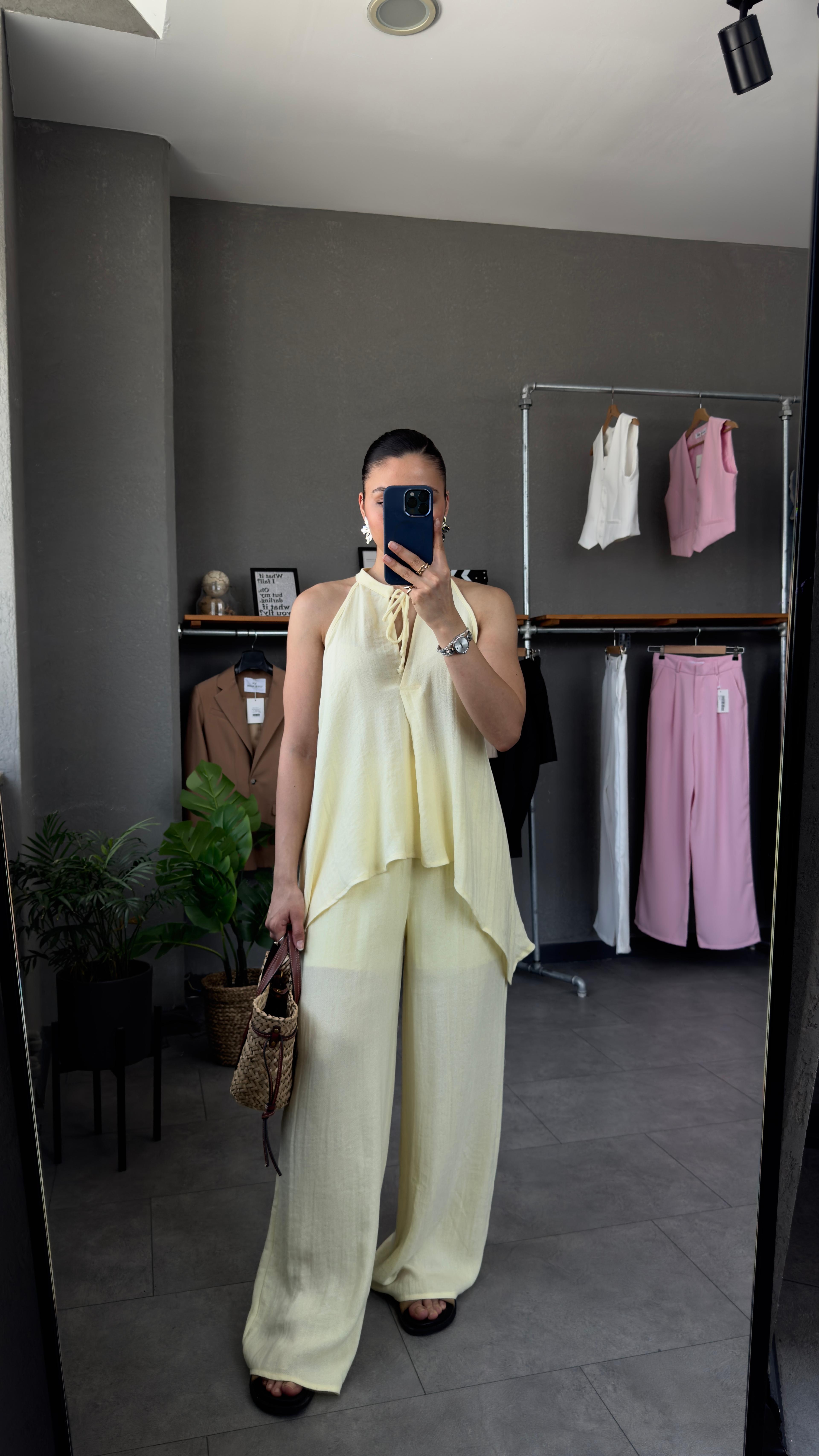 Halter Yaka Sıfır Kol Bol Kesim Bluz Pantolon Takım - Sarı