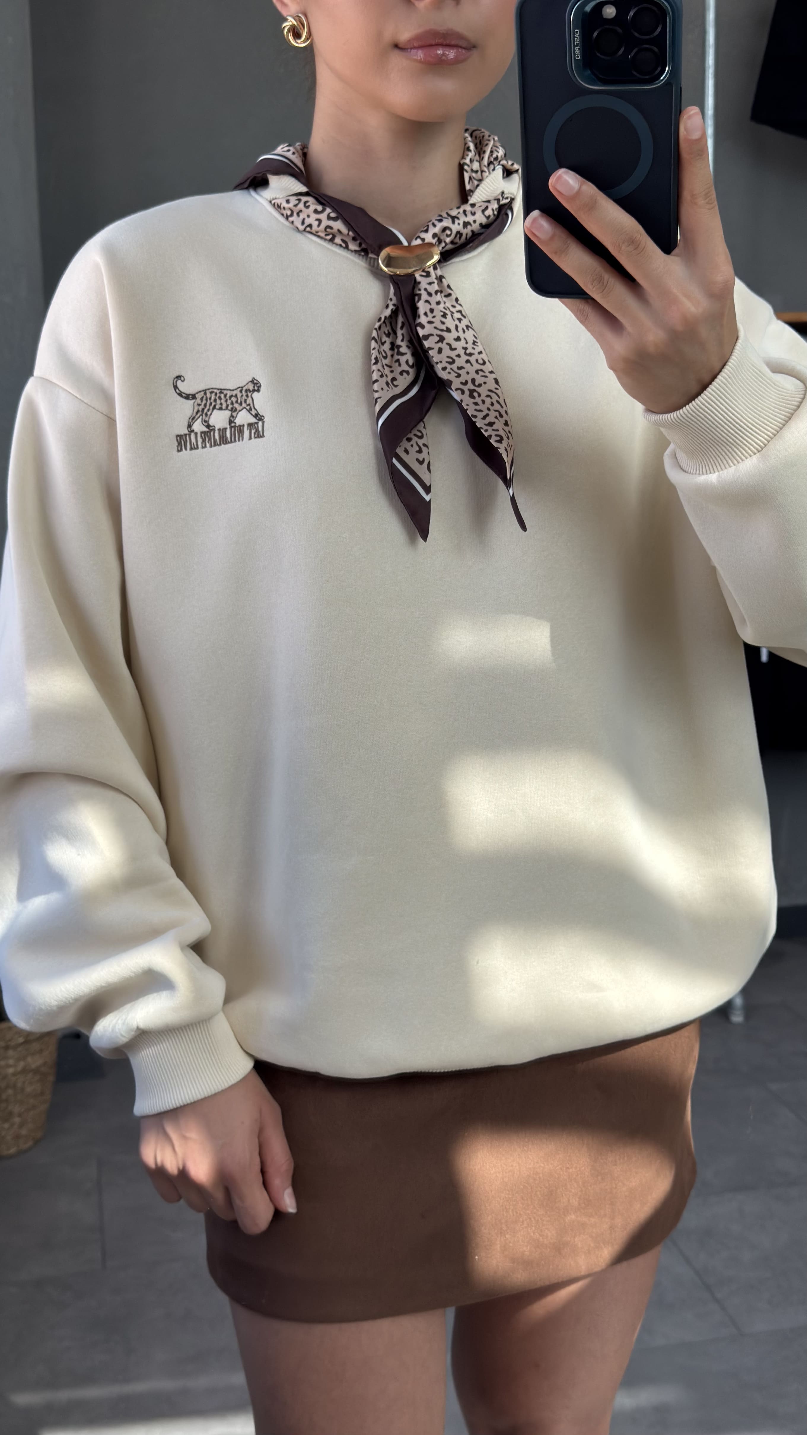 Fular Ve Nakış Detaylı Sweatshirt