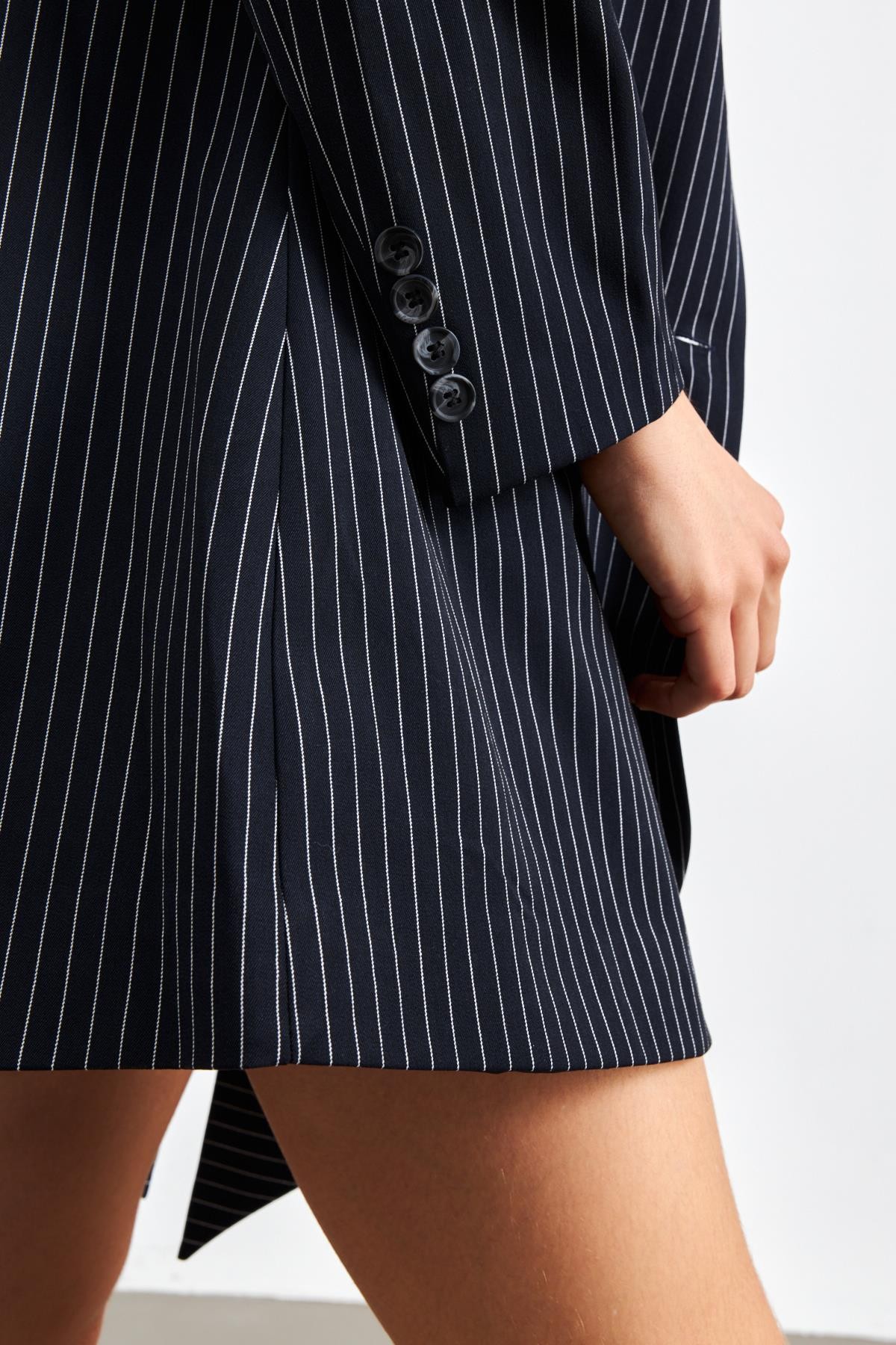 Oversize Beyaz Çizgili Lacivert Kadın Blazer Ceket