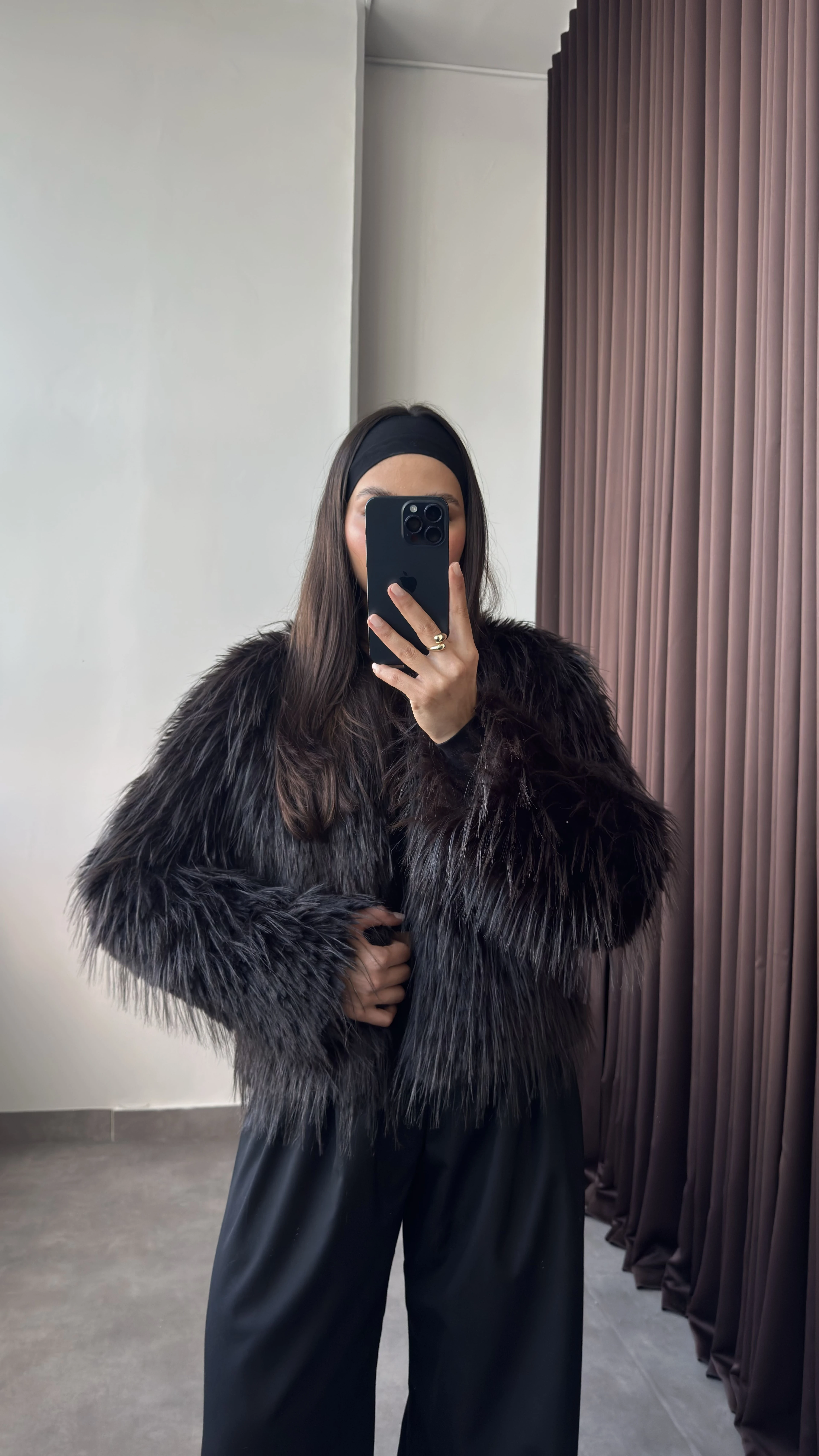 Siyah Uzun Tüylü Kadın Kürk