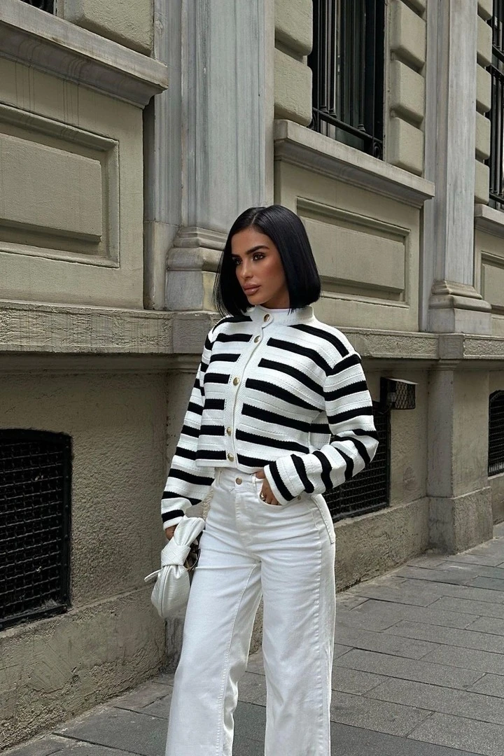 Çizgili Gold Düğme Detaylı Kadın Beyaz Hırka