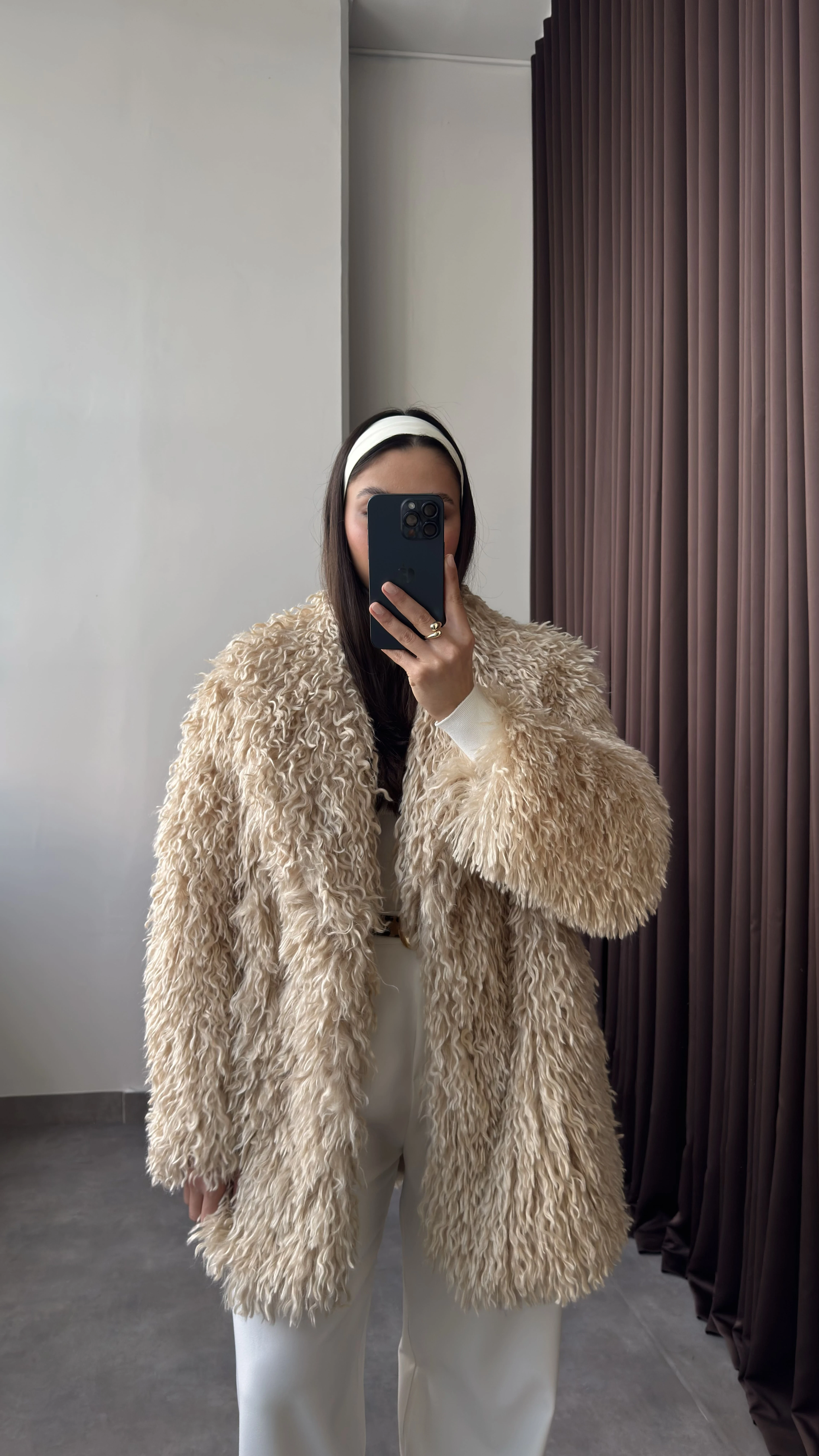 Kıvırcık Tüylü Uzun Bej Kadın Kürk