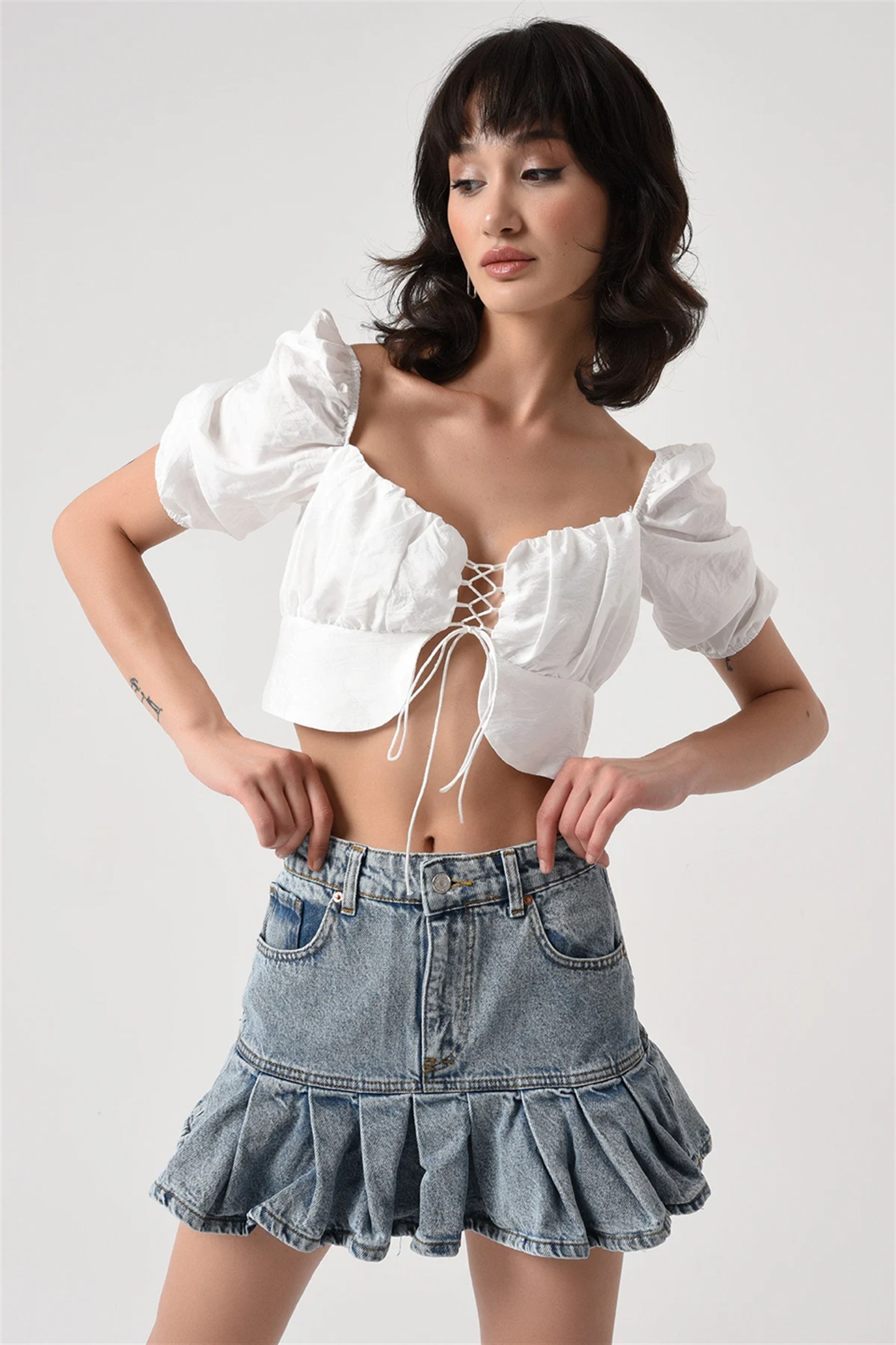 Kadın Beyaz Büzgülü Crop Bluz