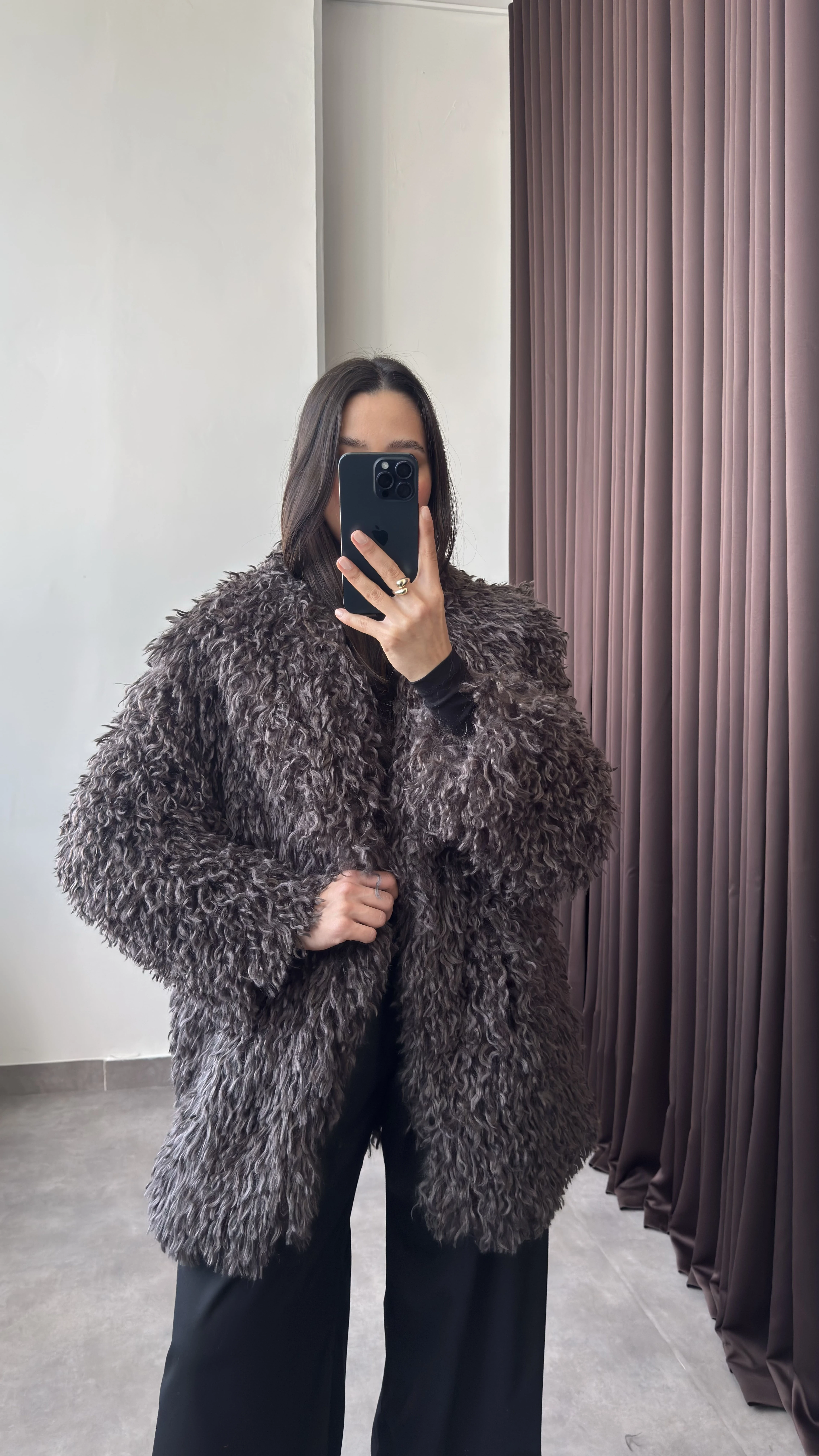 Kıvırcık Tüylü Uzun Acı Kahve Kadın Kürk