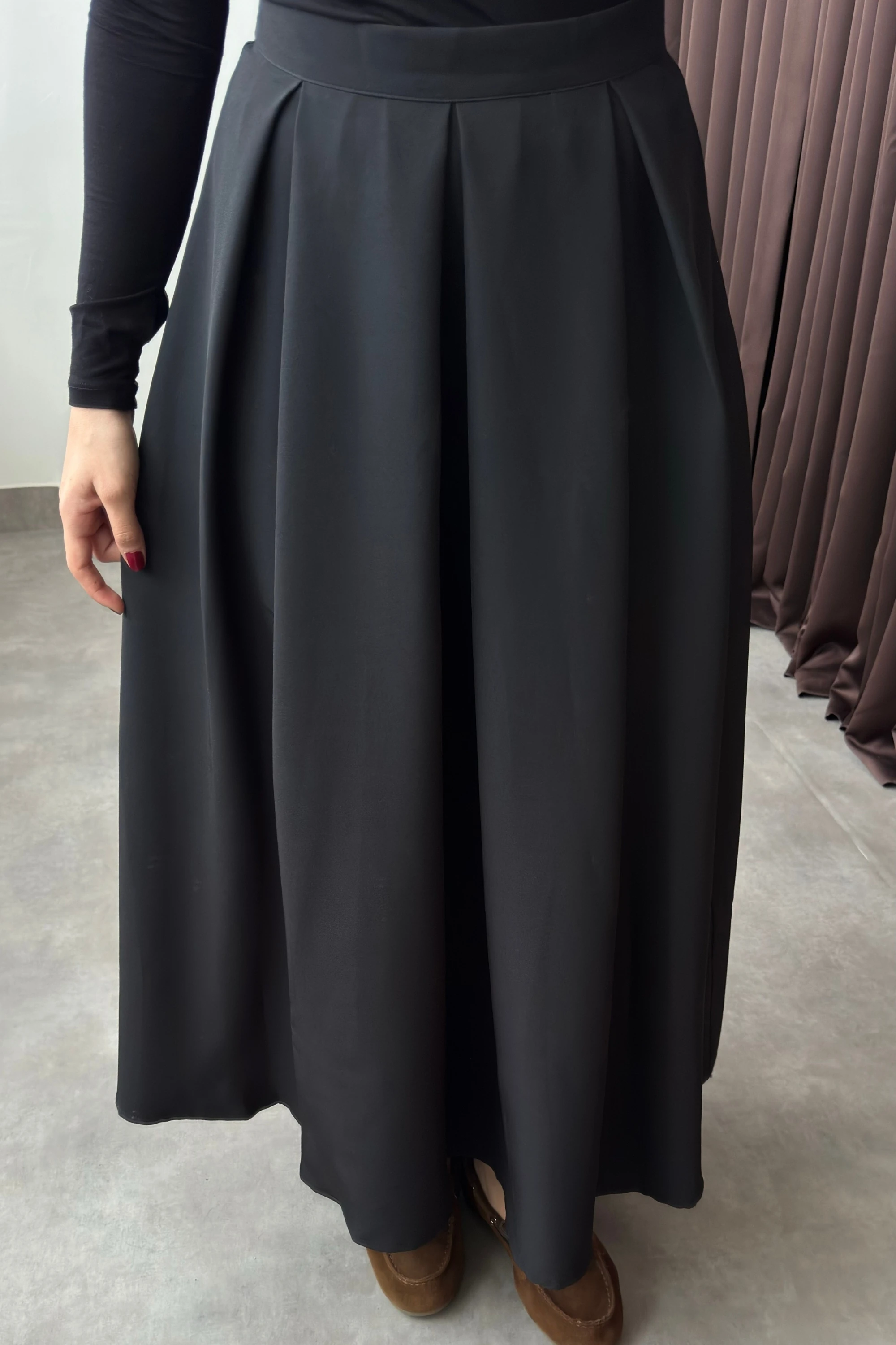 Yüksek Bel Pile Detaylı Siyah Uzun Etek