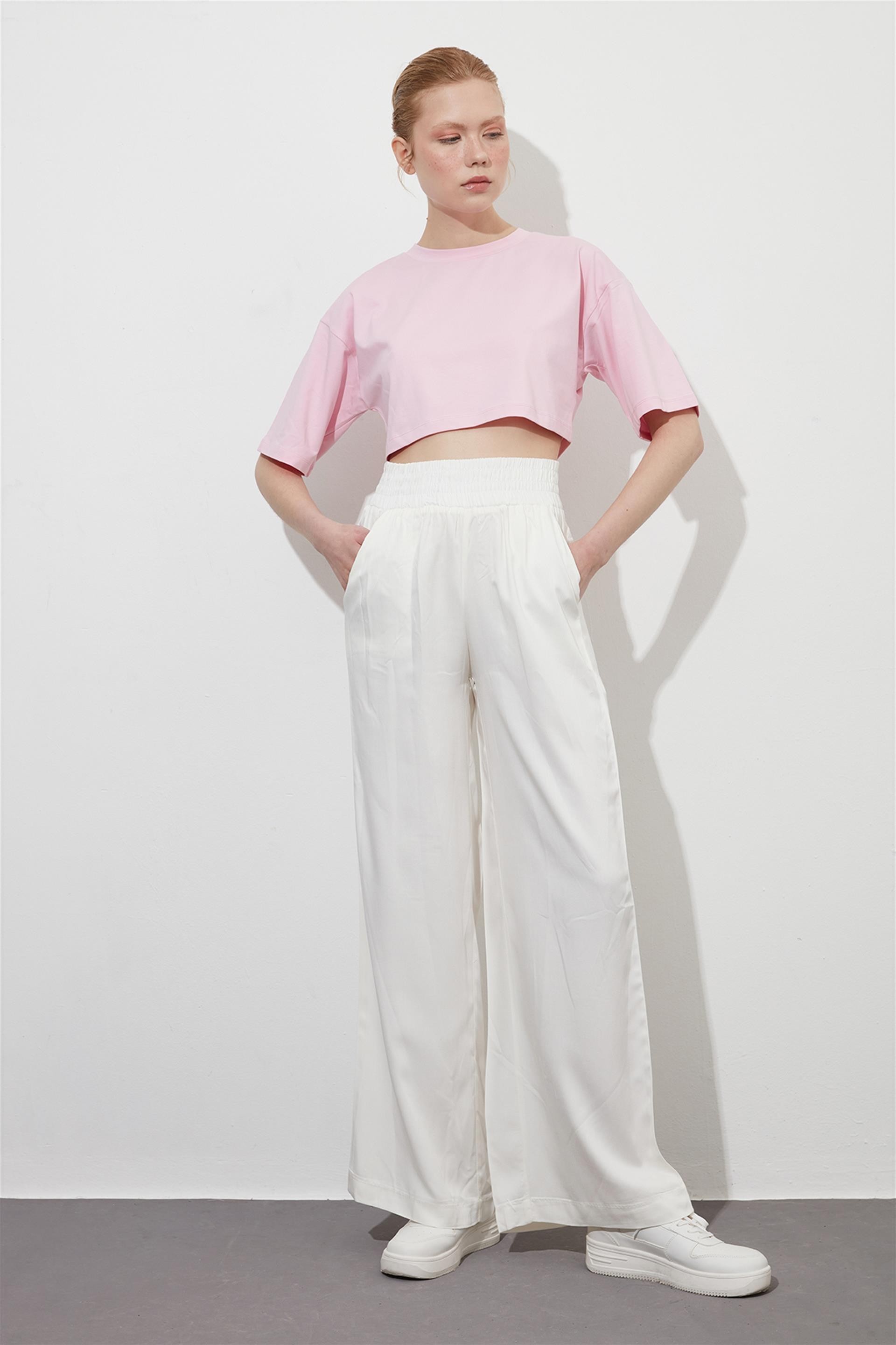 Toz Pembe Crop Kısa Kol T-shirt