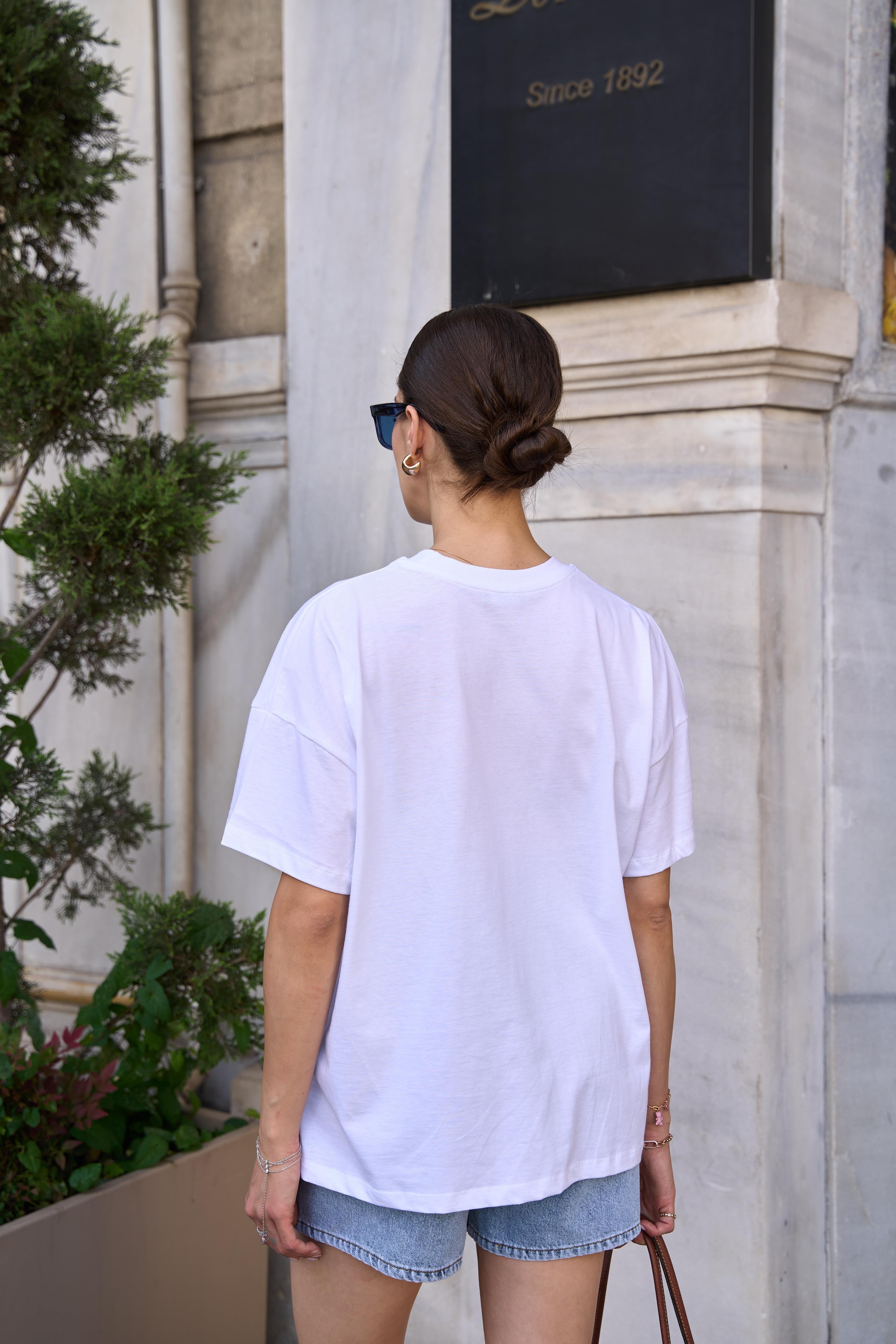 Bisiklet Yaka Yazılı Beyaz Kadın Oversize T-shirt