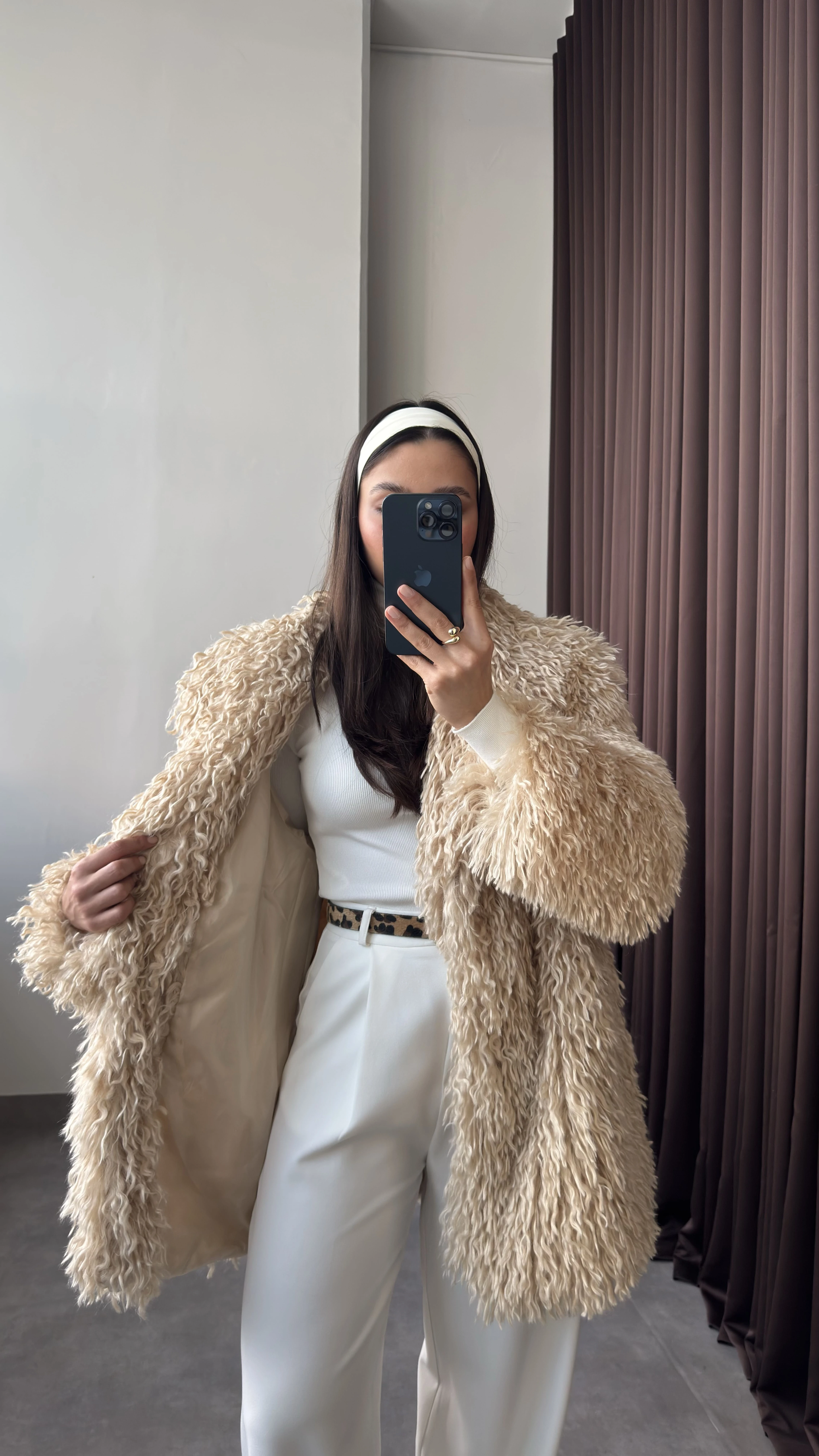 Kıvırcık Tüylü Uzun Bej Kadın Kürk