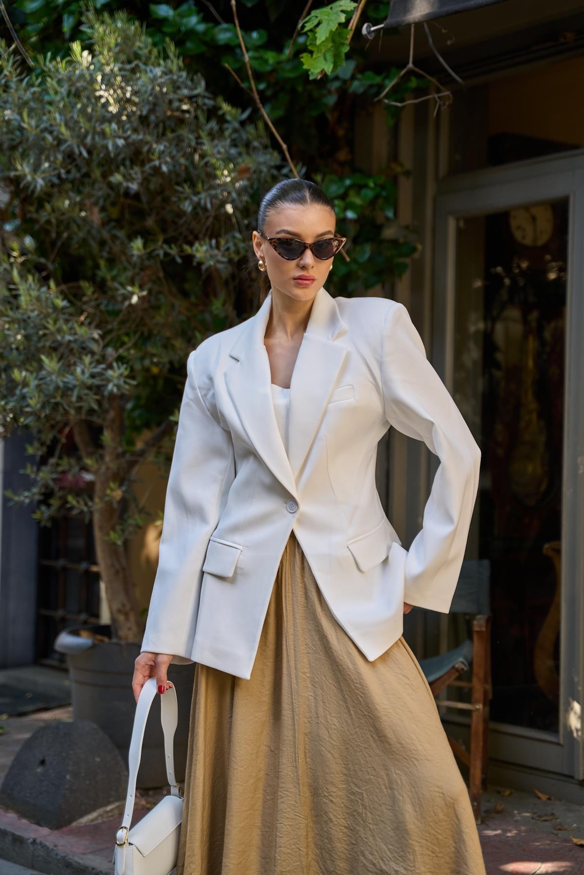 Kruvaze Yaka Belden Oturtmalı Kadın Beyaz Blazer Ceket