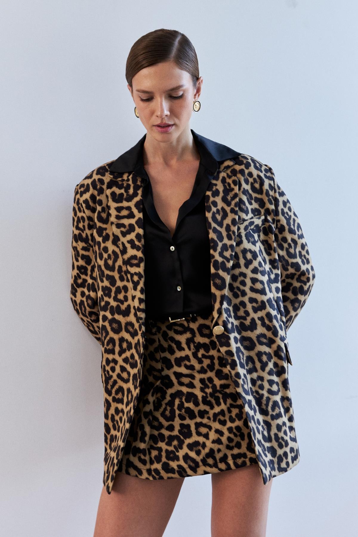 Kruvaze Yaka Oversize Leopar Desenli Kadın Blazer Ceket