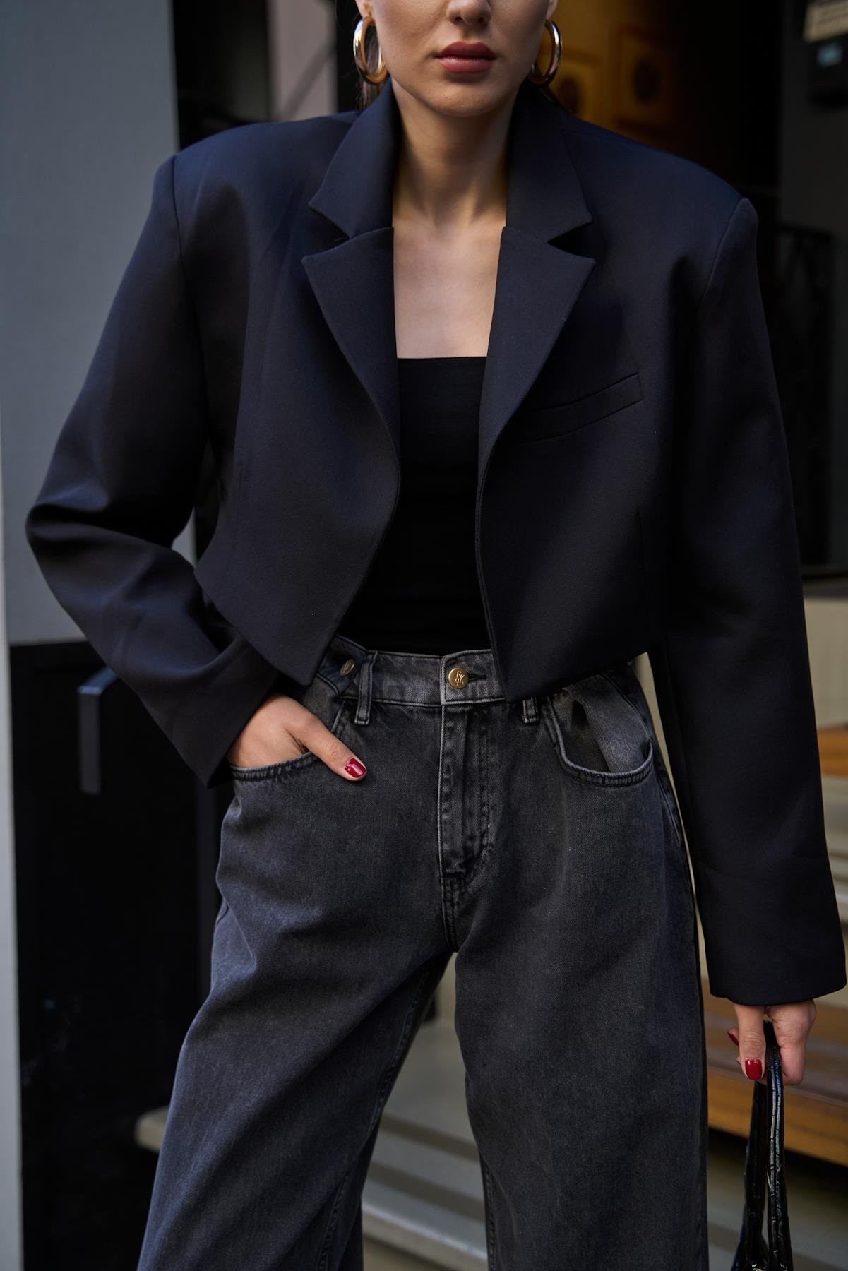 Kruvaze Yaka Vatkalı Crop Kadın Siyah Blazer Ceket