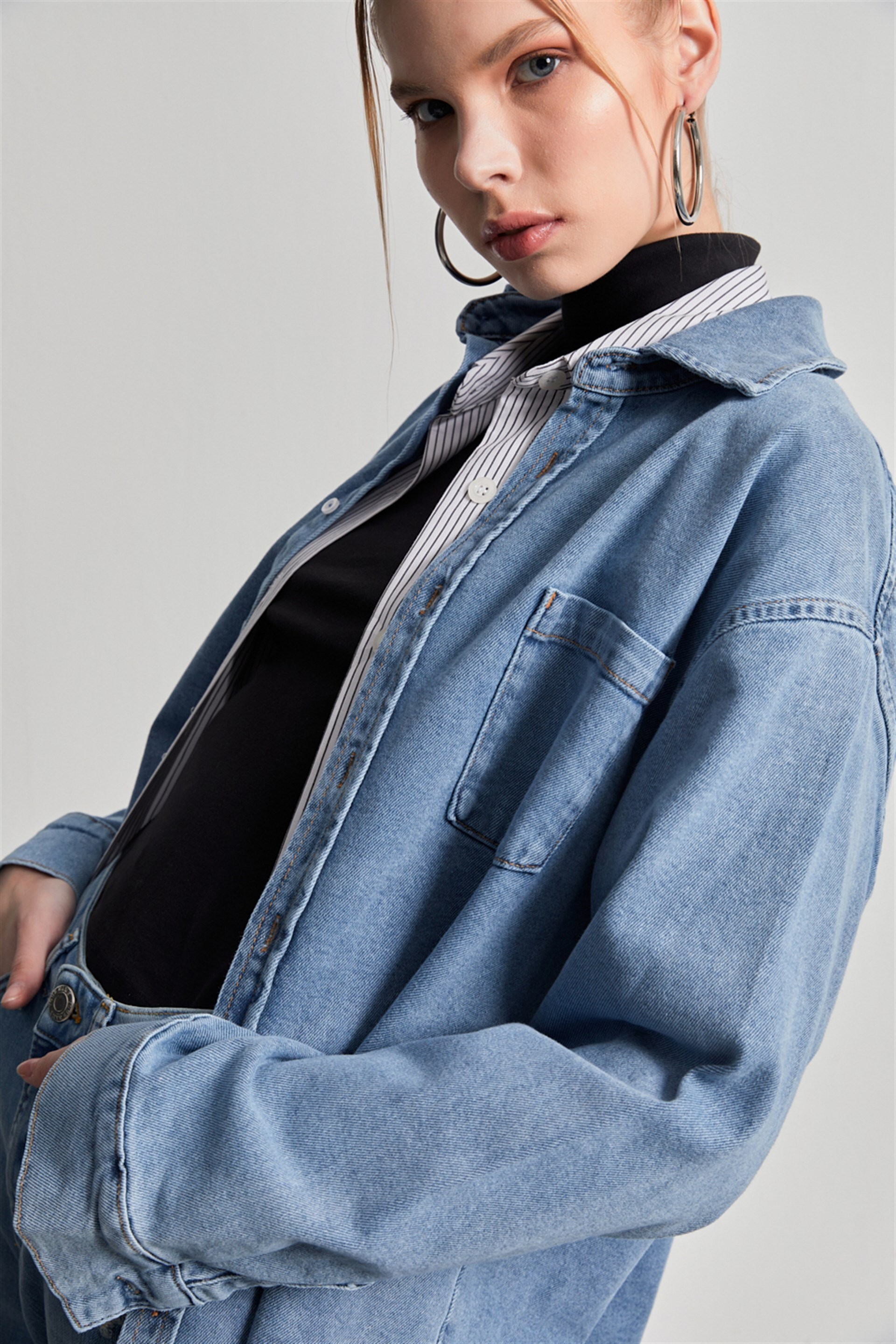 Kadın Mavi Oversize Uzun Kol Denim Gömlek